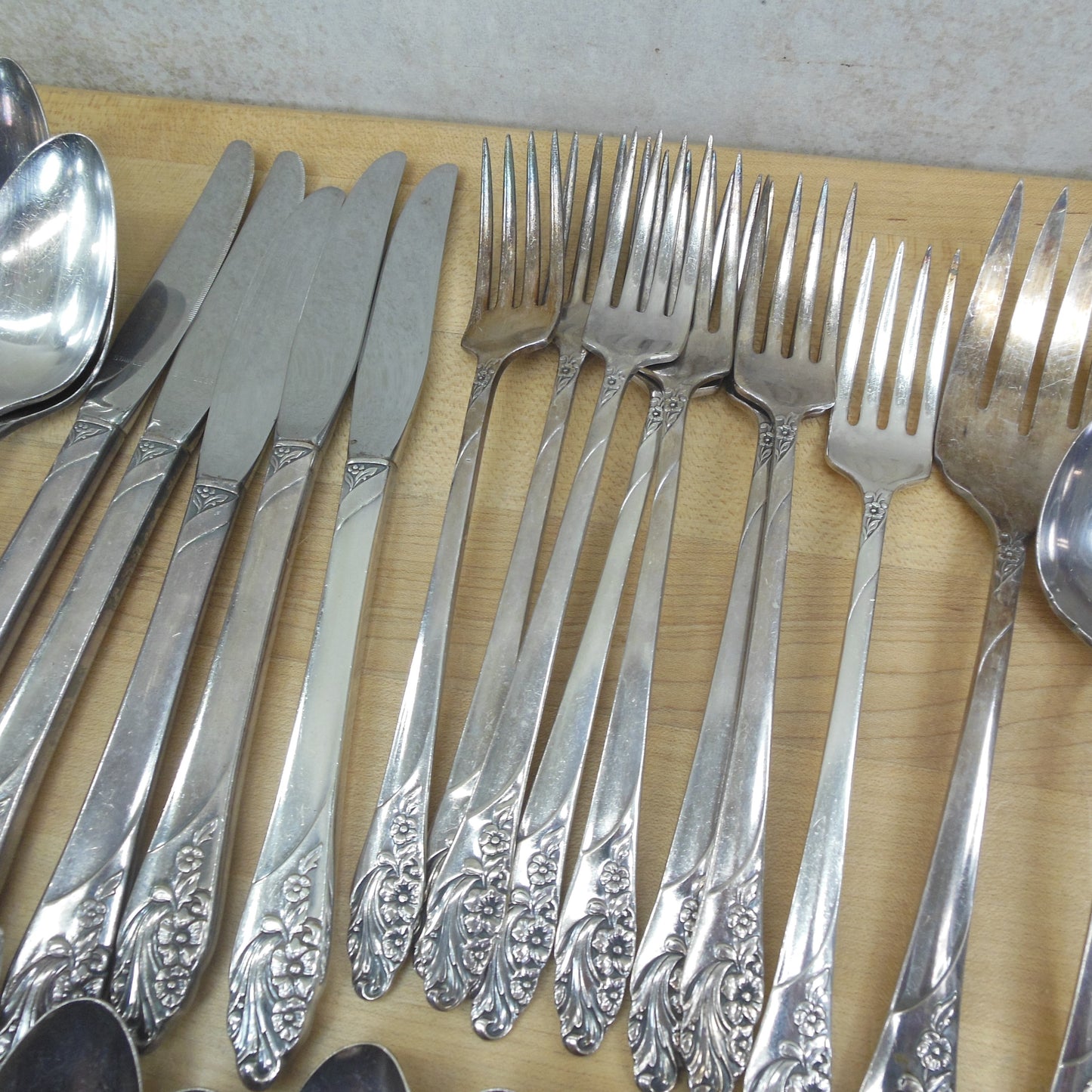 Oneida Community Evening Star Silverplate Flatware 39 Pieces Partial Set used