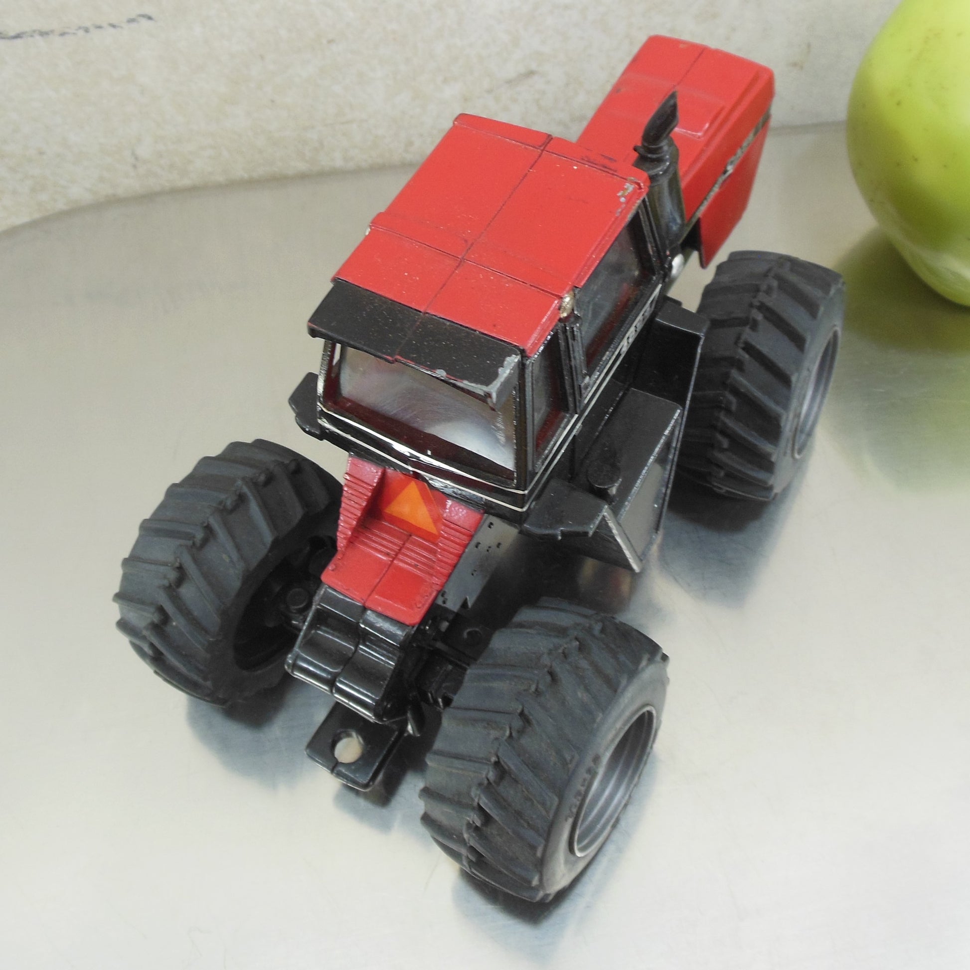 Ertl Diecast 1/32 Case International 4894 4 WD Farm Tractor red Black