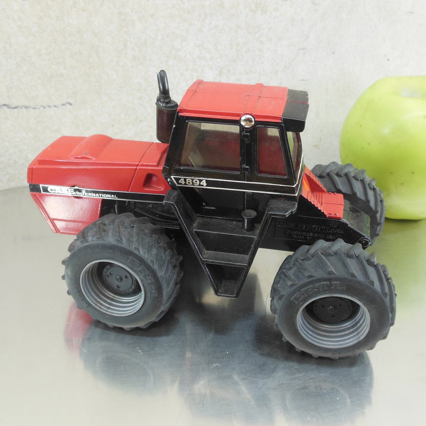 Ertl Diecast 1/32 Case International 4894 4 WD Farm Tractor Used