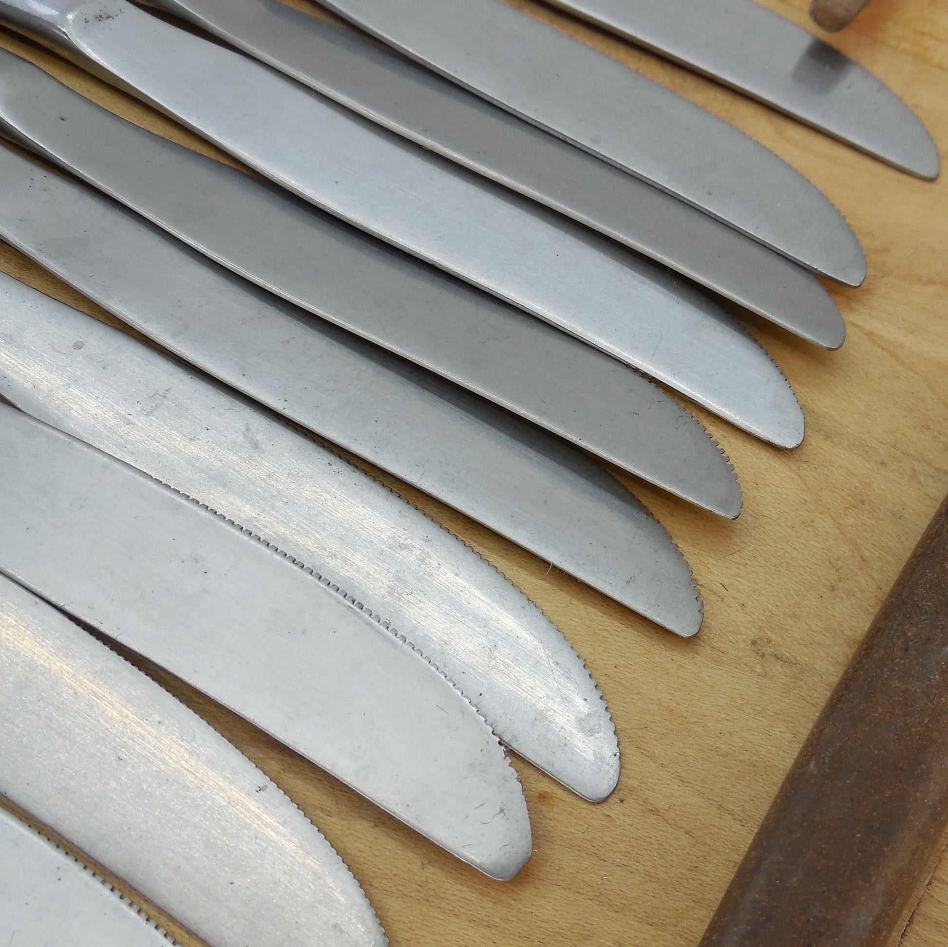 Ekco Eterna Stainless Canoe Muffin Brown Flatware 23 Lot Knives Spoons