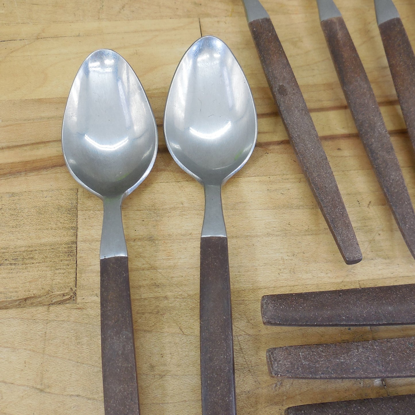 Ekco Eterna Stainless Canoe Muffin Brown Flatware 23 Lot Knives Spoons