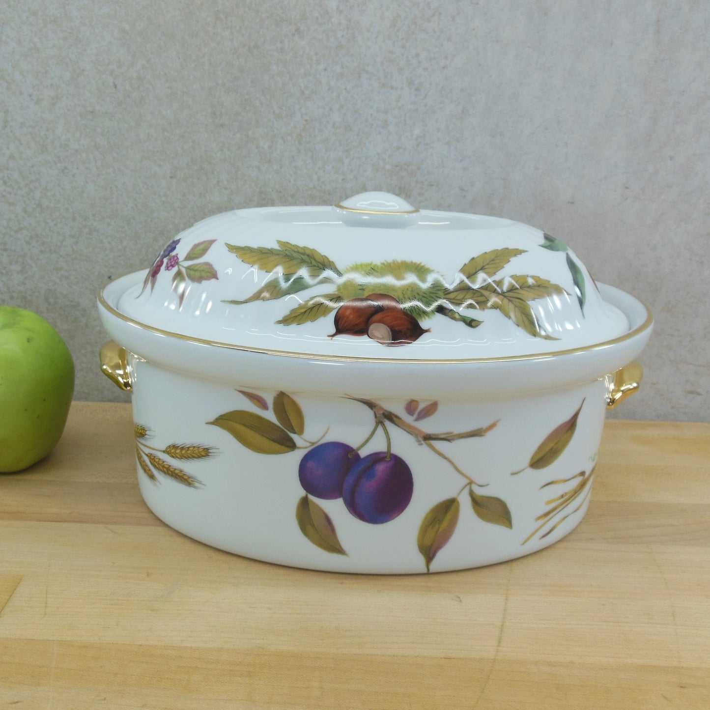 Royal Worcester England Evesham Gold Oval Casserole Covered Dish Fruit