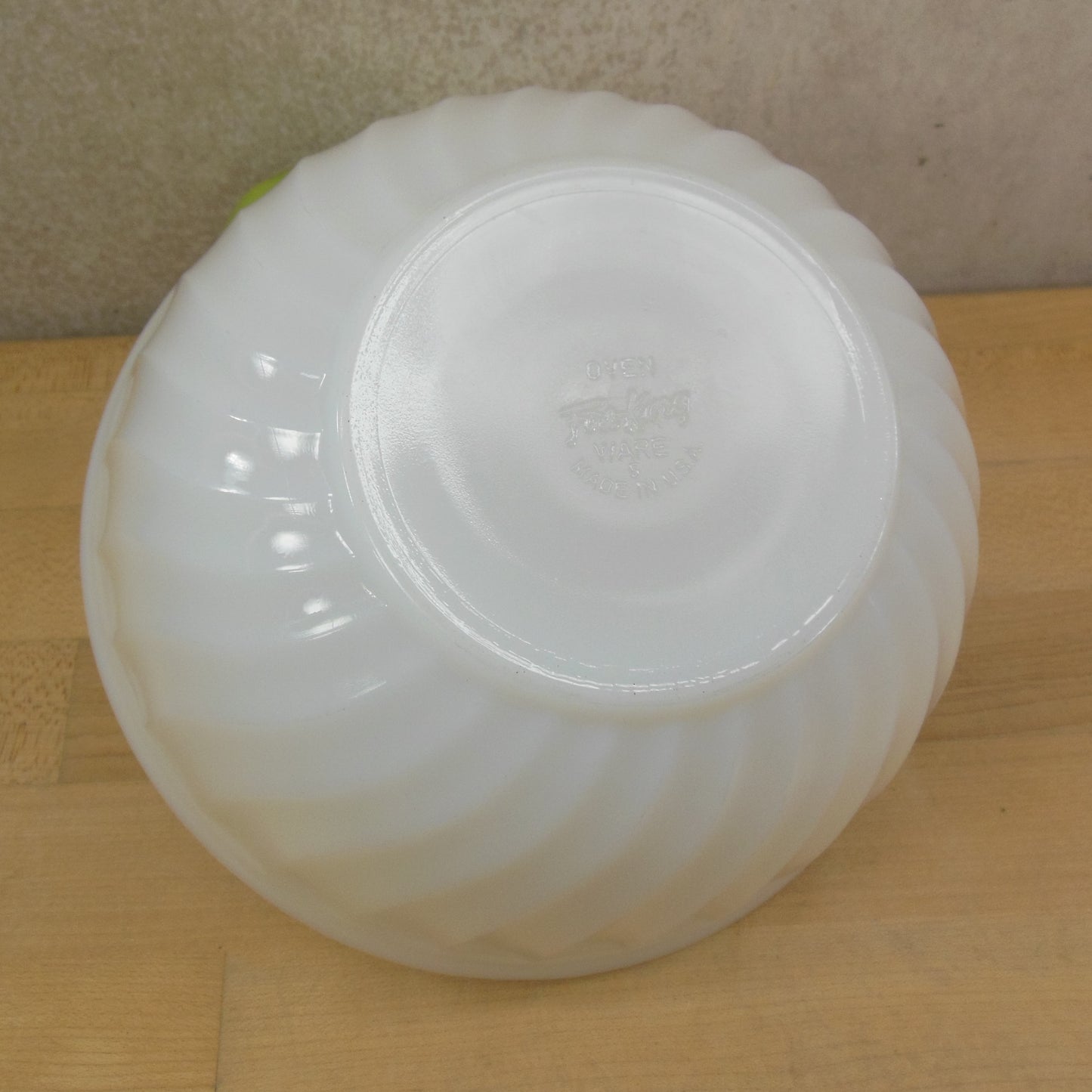 Fire King Anchor Hocking USA Bright White Swirl 8" Glass Bowl used