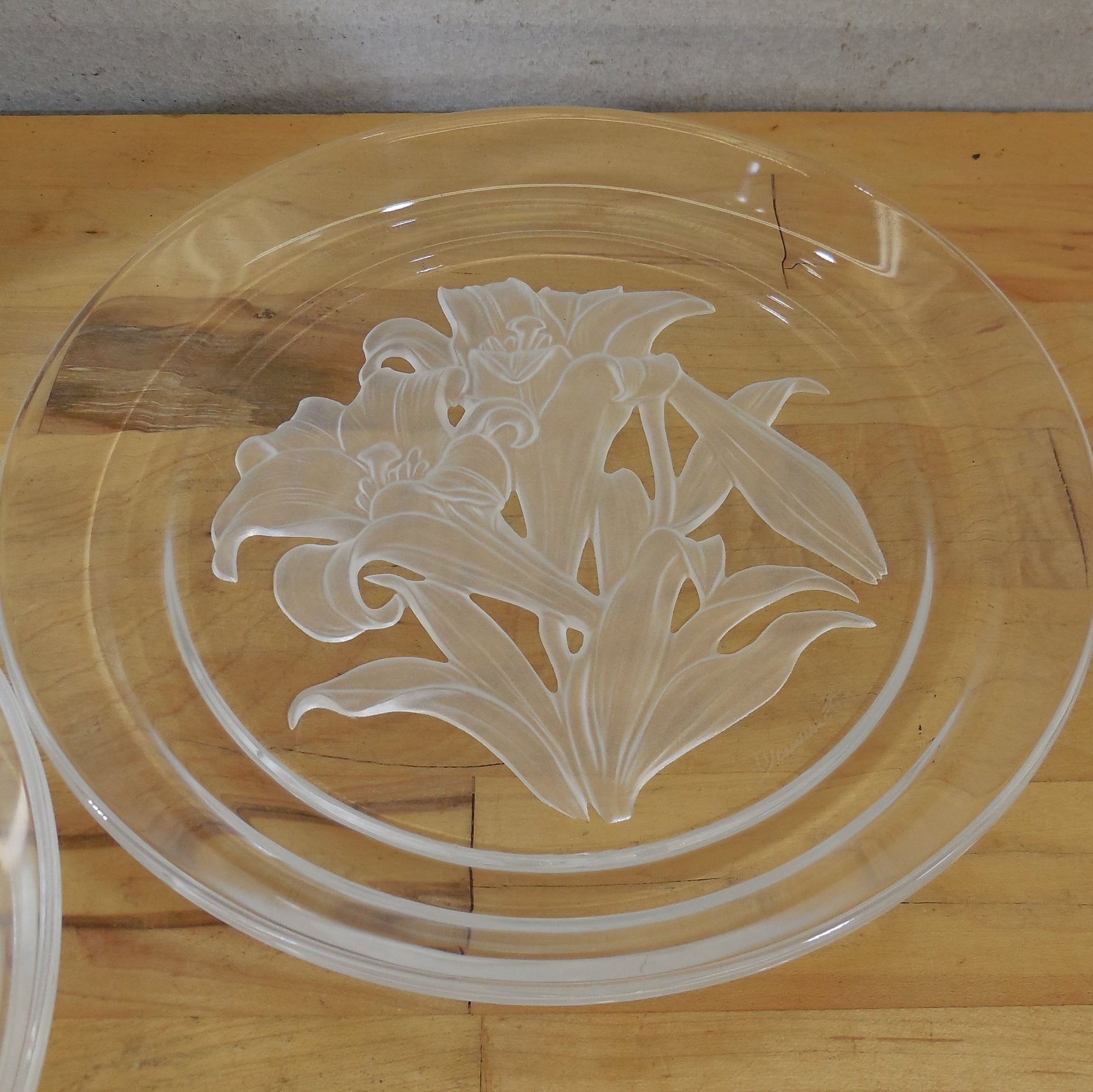 Hoya Crystal Plate Month Flower Orchid & Lilies T Yamamota Signed etched clear glass recessed
