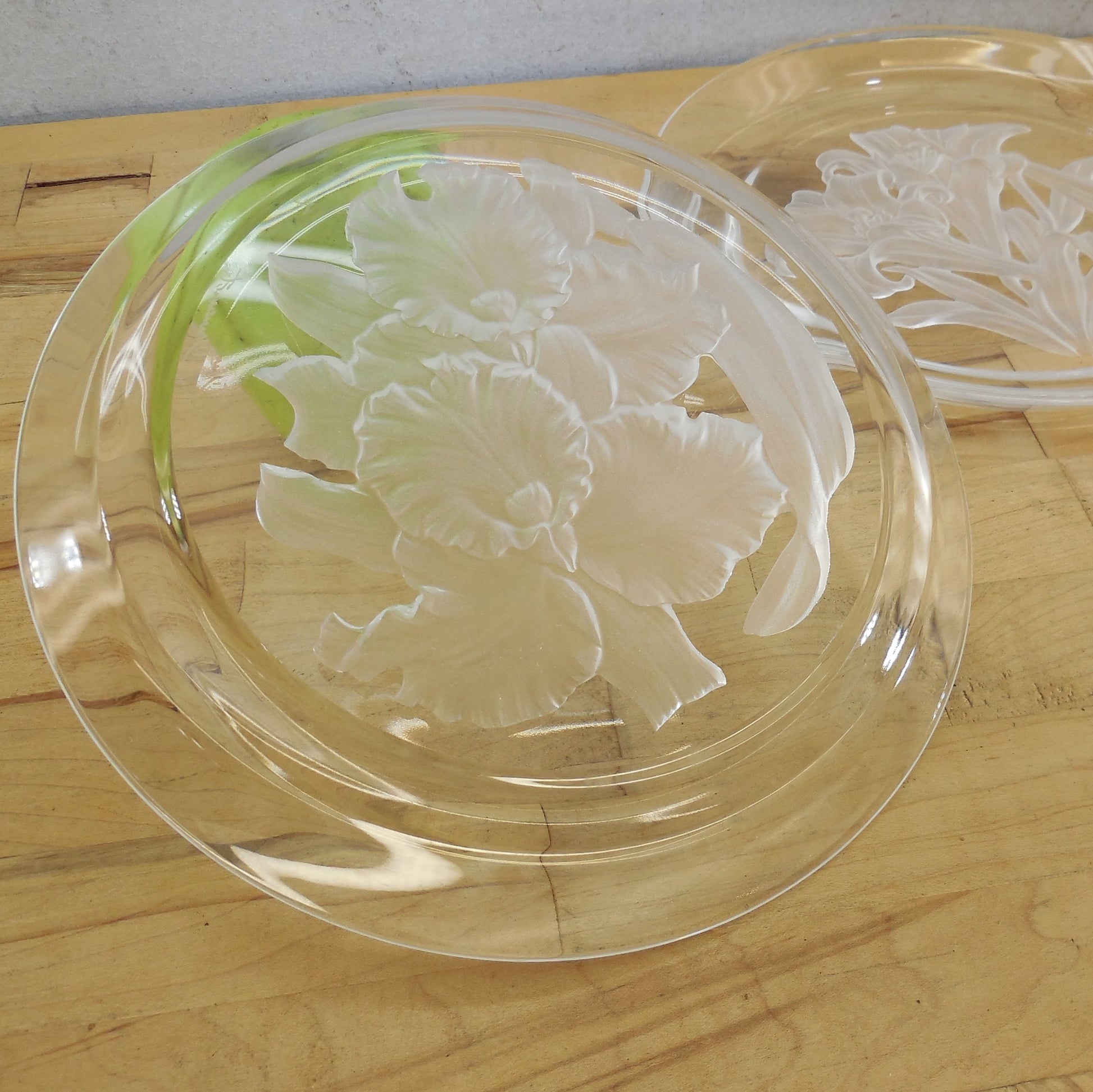 Hoya Crystal Plate Month Flower Orchid & Lilies T Yamamota Signed Used