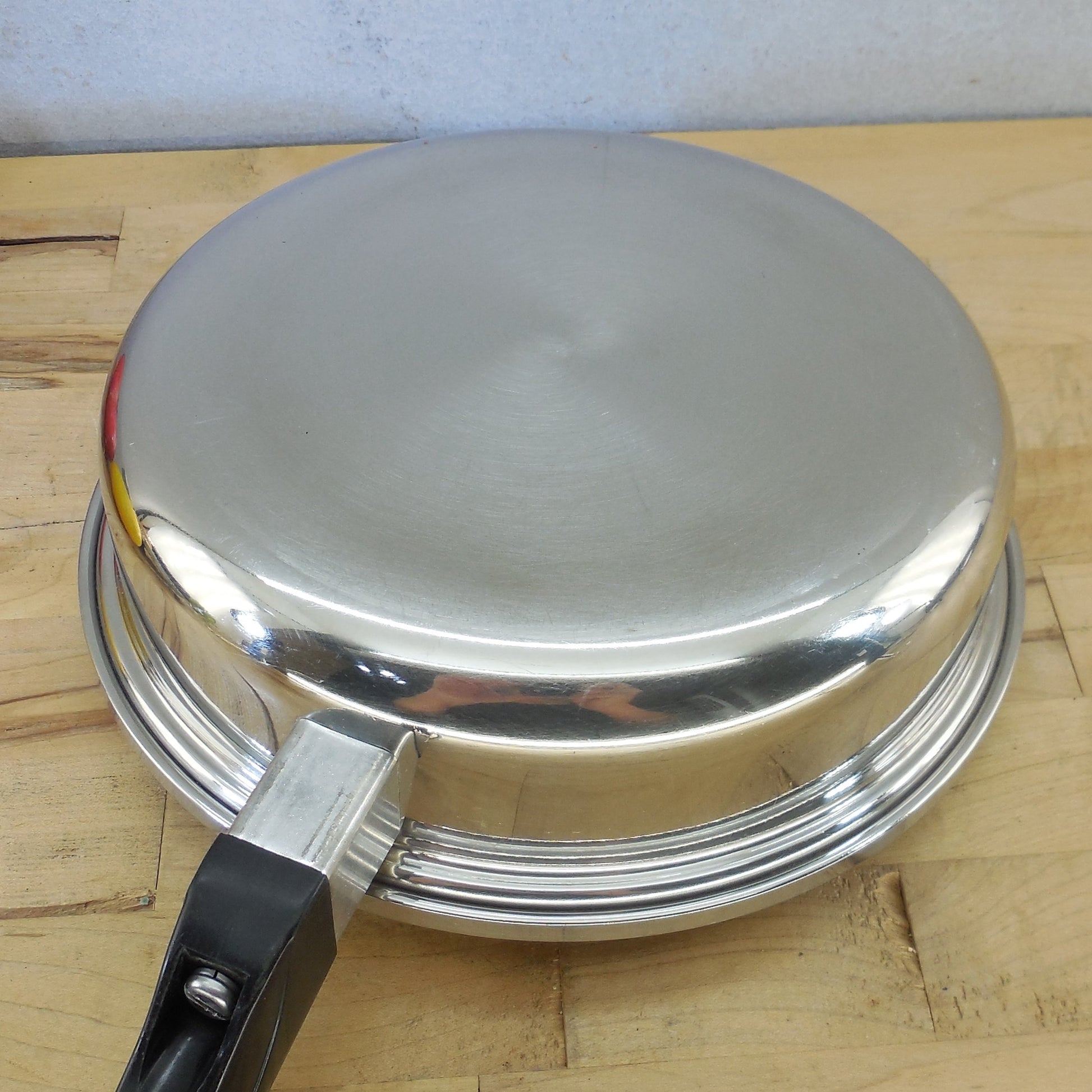 Saladmaster USA T304S Stainless 9" Skillet with Vapo Lid Restored bottom