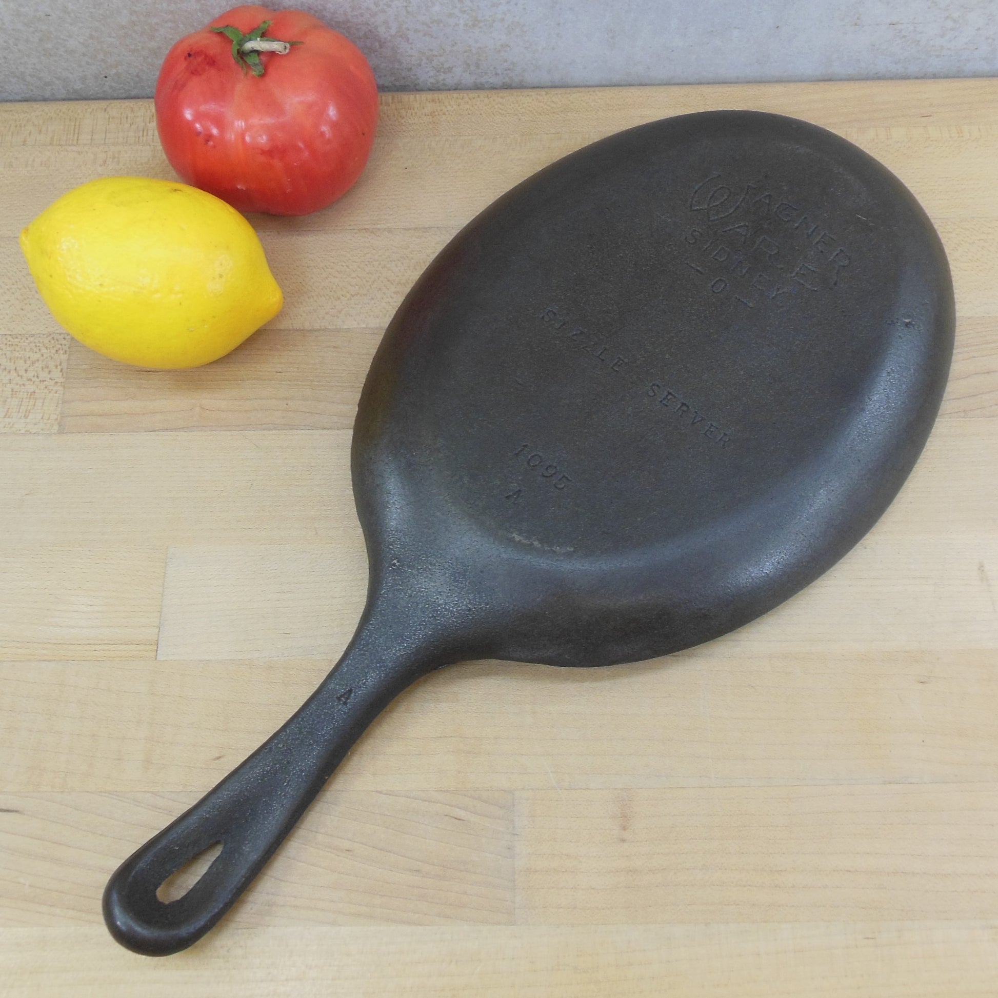 Cast iron Wagner Ware toy skillet - Ruby Lane