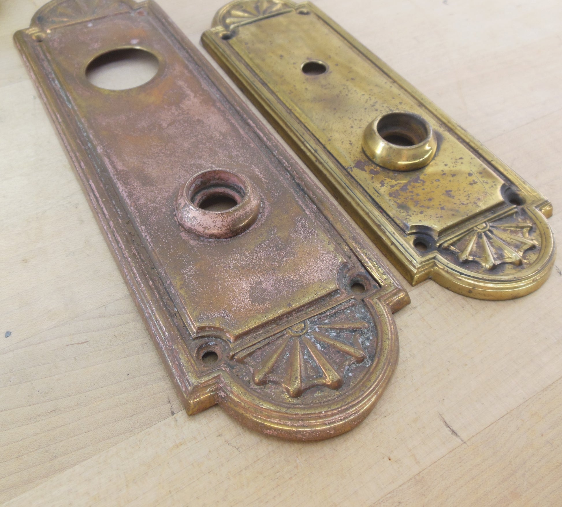 Antique Brass Unbranded Federal Fan Door Mortise Lockset Knob Back Plates - Two Sizes