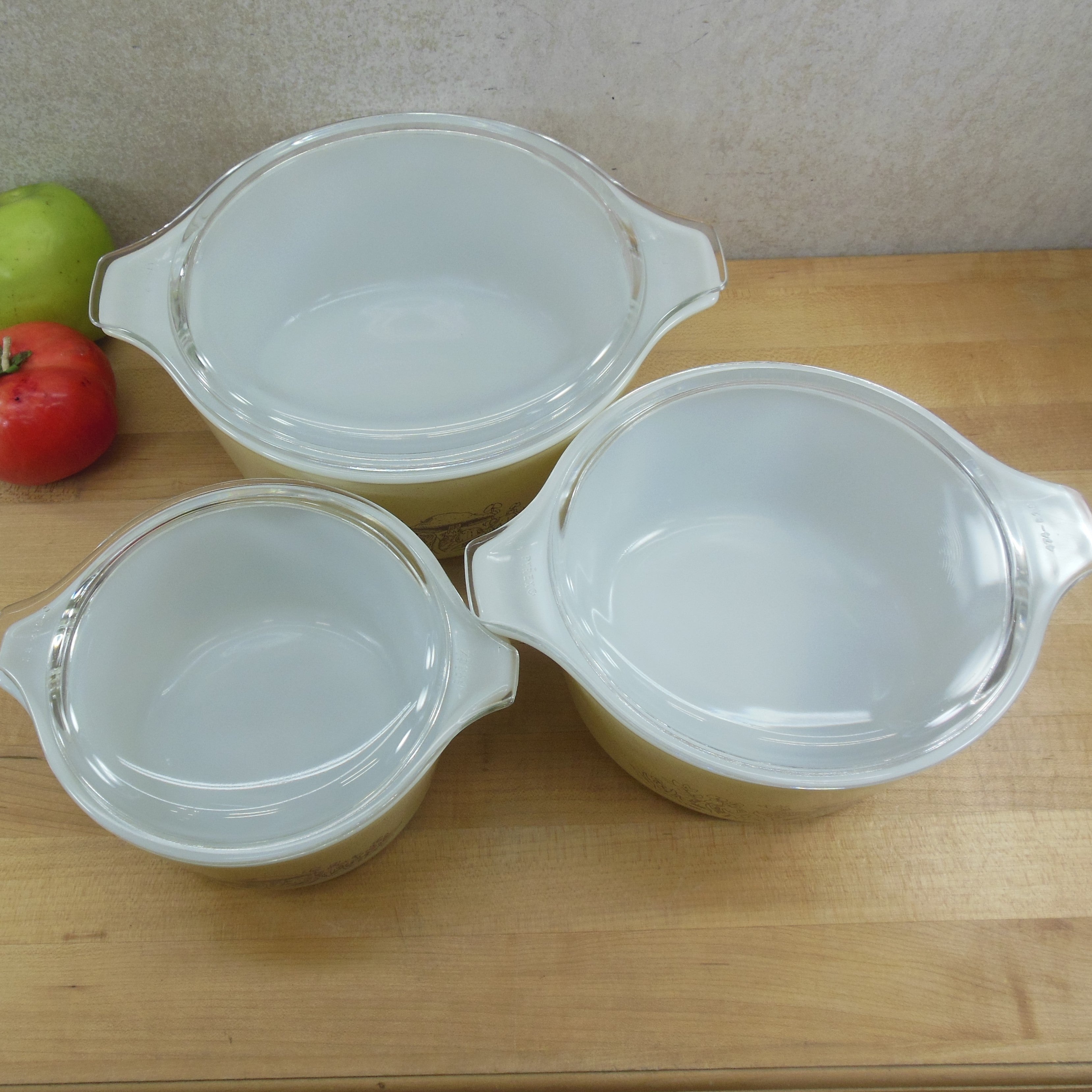 Vintage Pyrex Merry Mushroom Casserole store Dish Set 473, 474, 475.