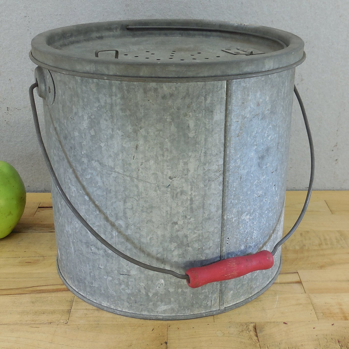 Frabill's Fullflote USA Galvanized Bait Minnow Bucket 2 Piece