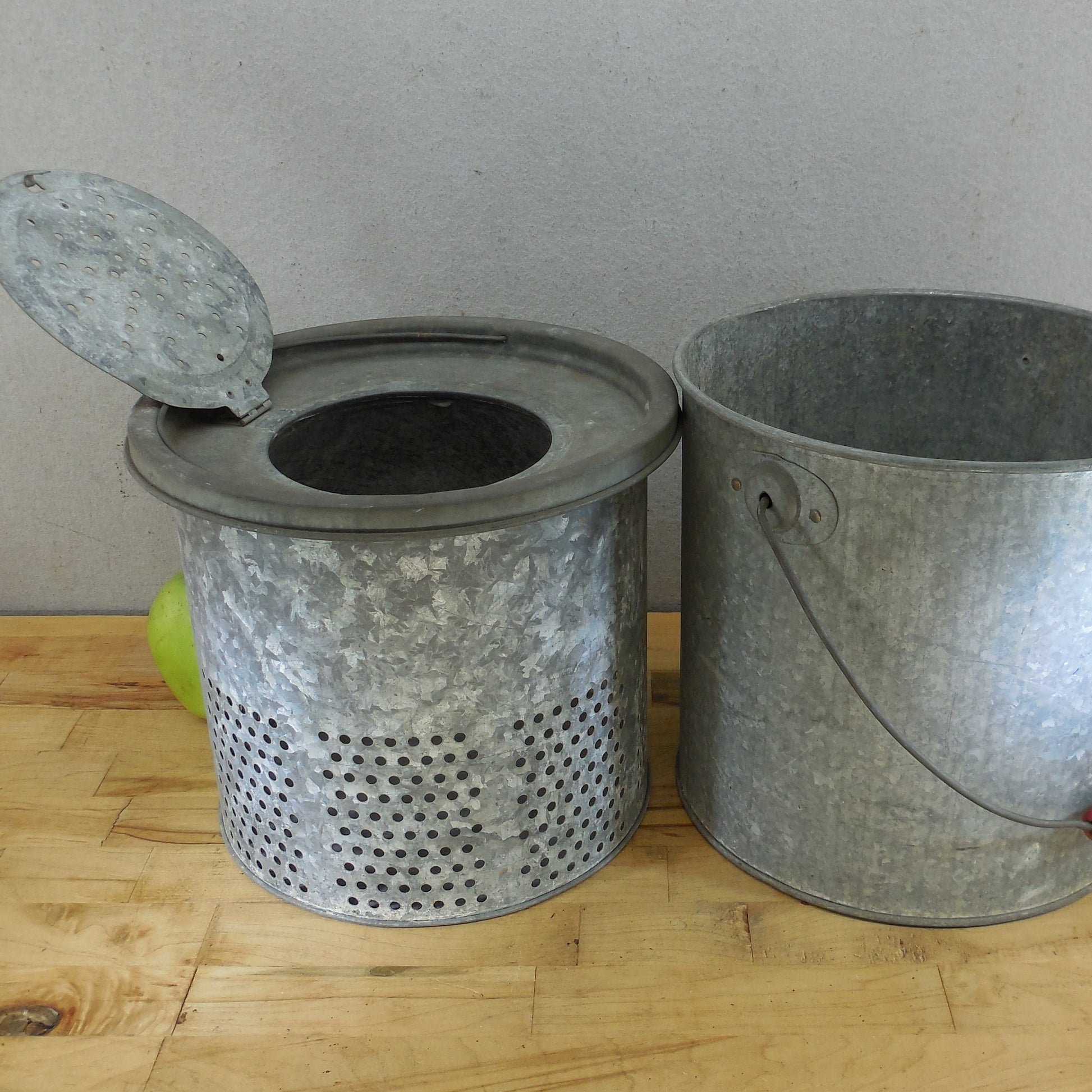 Frabill's Fullflote USA Galvanized Bait Minnow Bucket 2 Piece