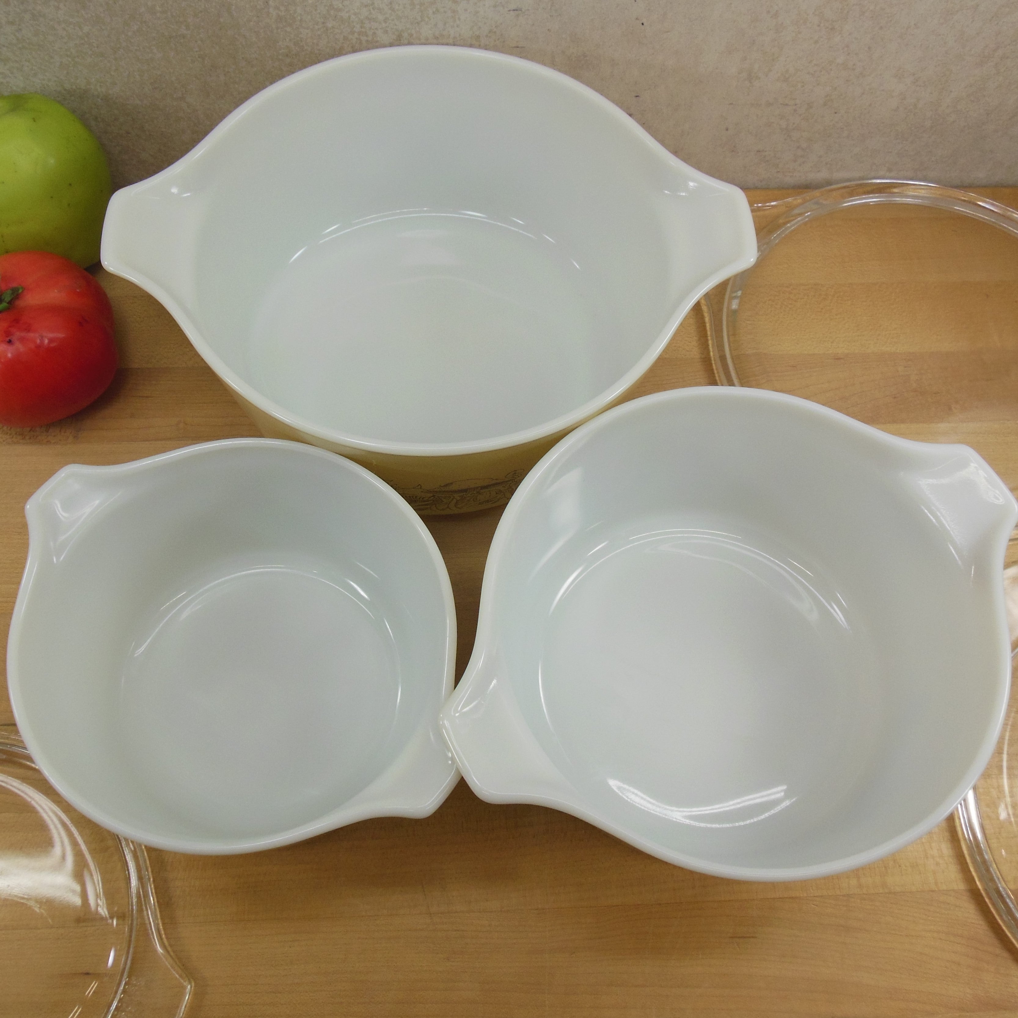 Vintage Pyrex Merry Mushroom Casserole store Dish Set 473, 474, 475.