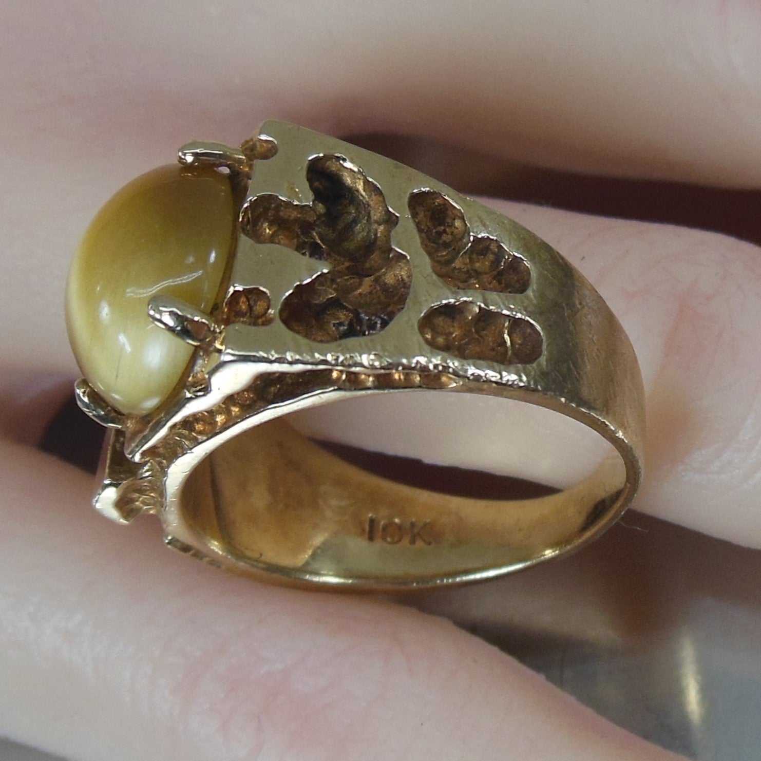 Estate Unisex Brutalist Ring 10K Yellow Gold Butterscotch Tiger Eye Cabochon Stamped