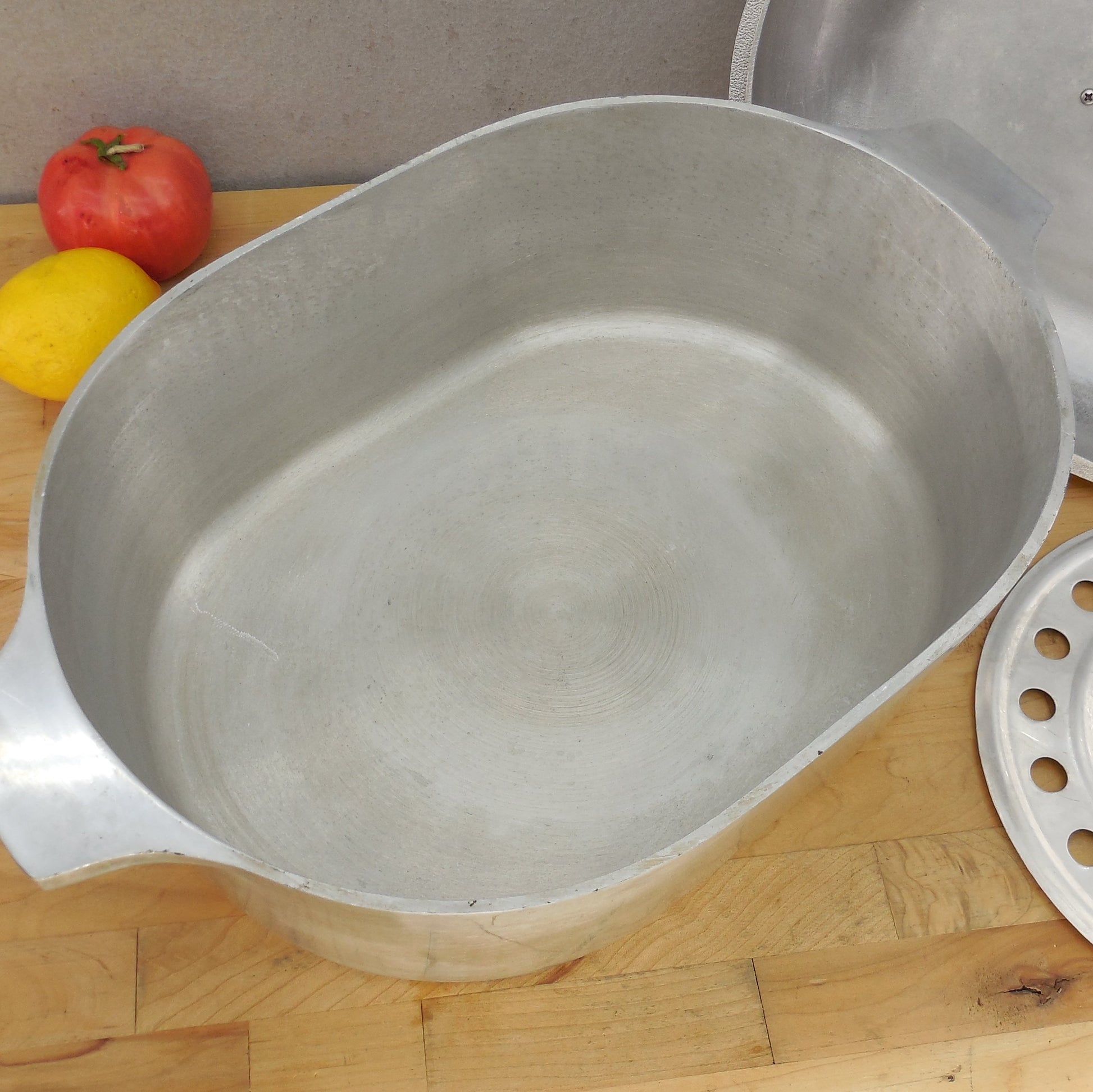 Forever Ware New Orleans Large Cast Aluminum Oval Roaster Pot 11.5 Quart Cleaned