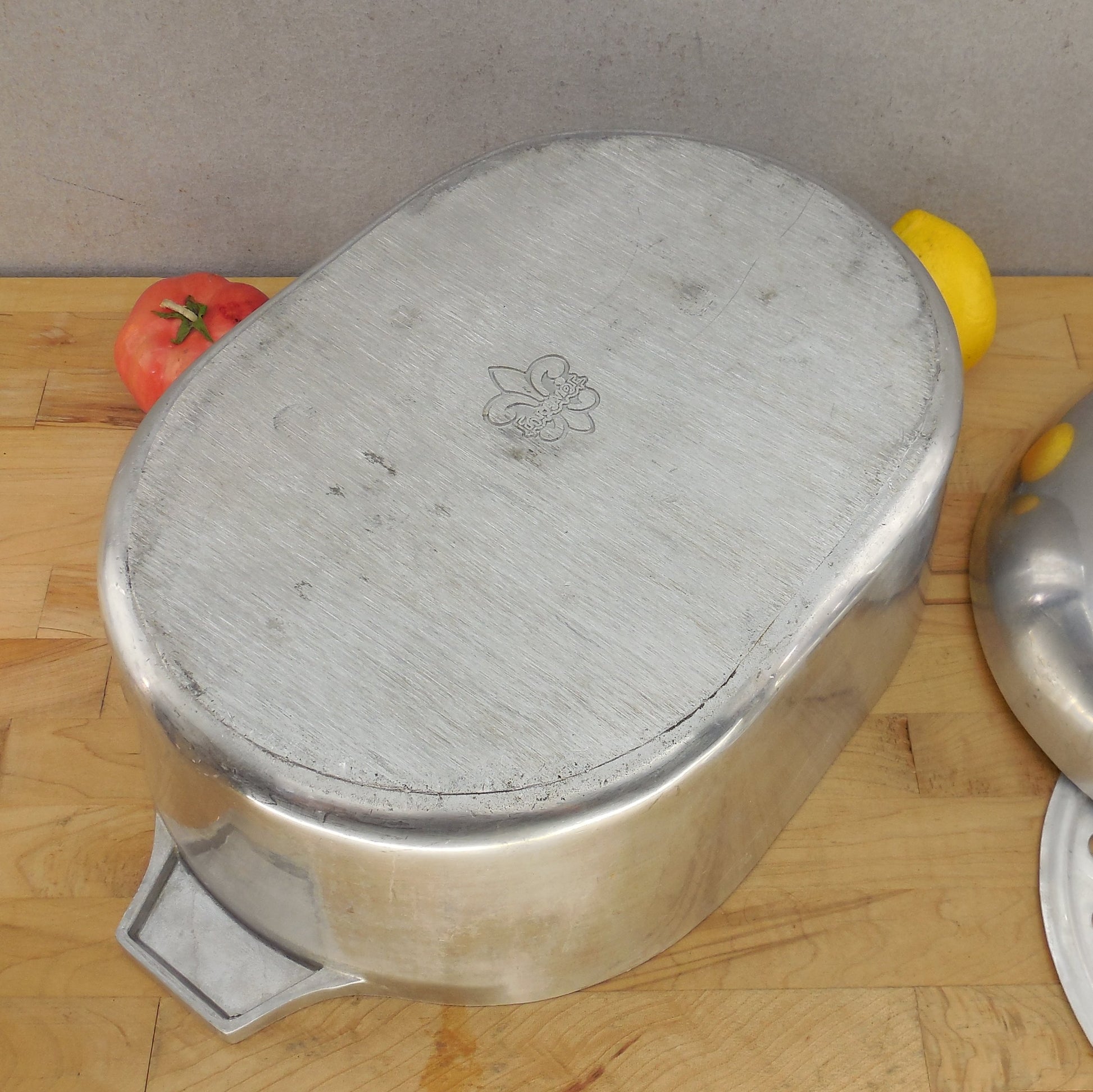 Forever Ware New Orleans Large Cast Aluminum Oval Roaster Pot 11.5 Quart Fleur de Lis
