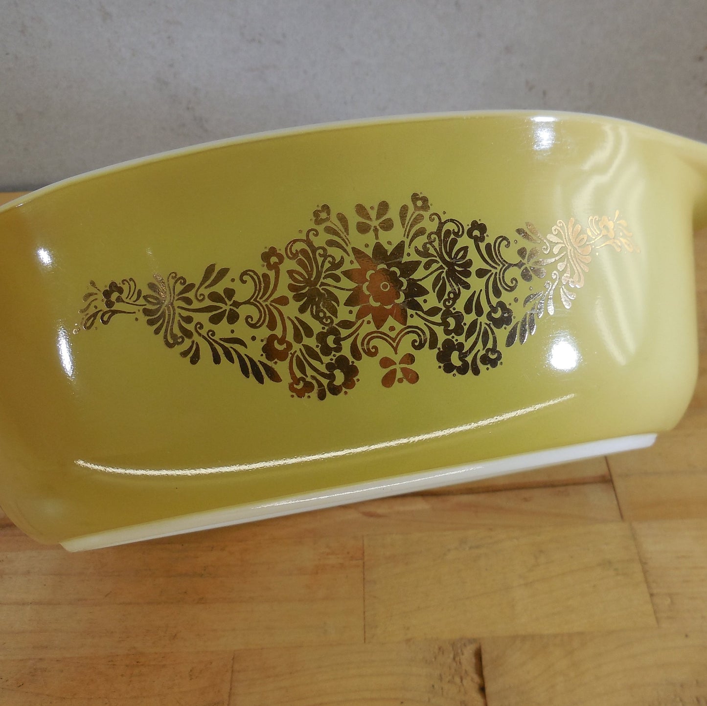 Pyrex Glass Golden Garland 1-1/2 Quart Casserole Dish 043 - No Lid