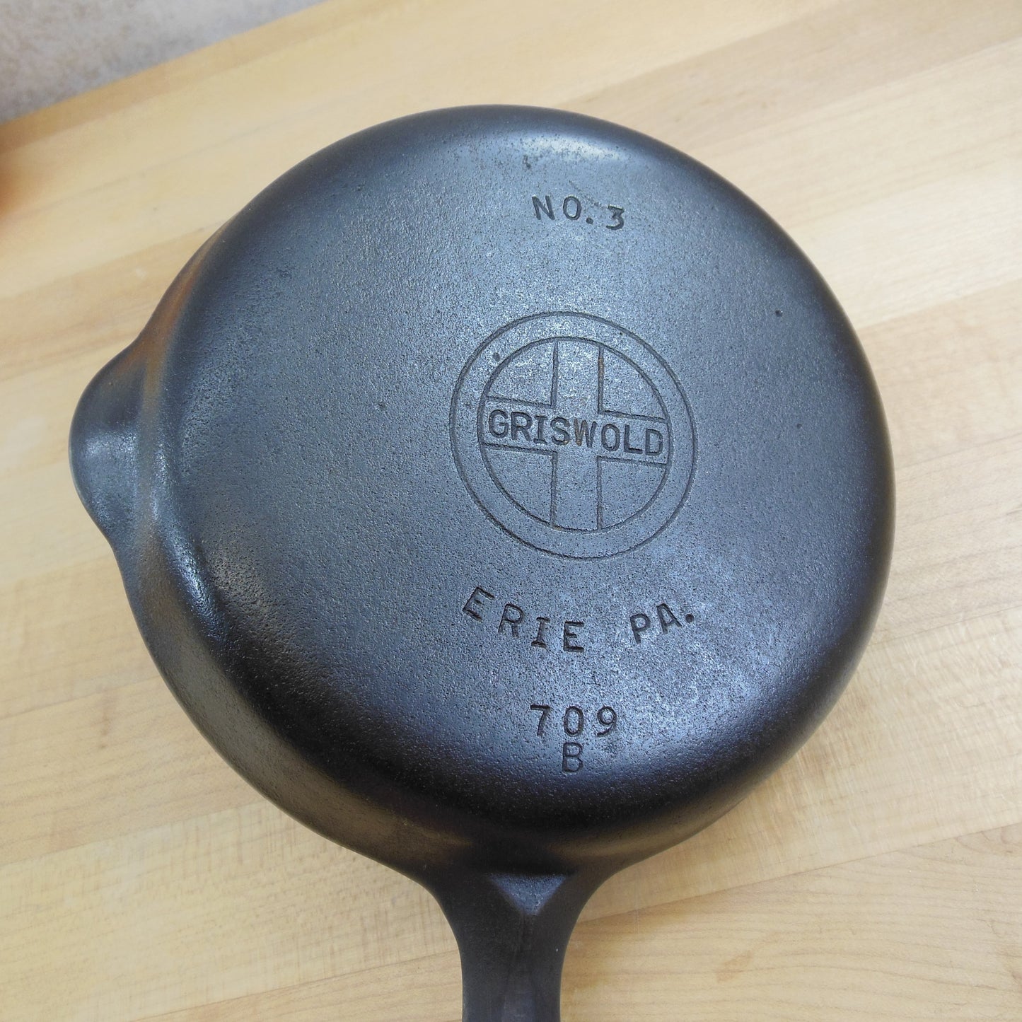 Griswold No. 3 Cast Iron Skillet 709 Small Logo Badge Restored Used