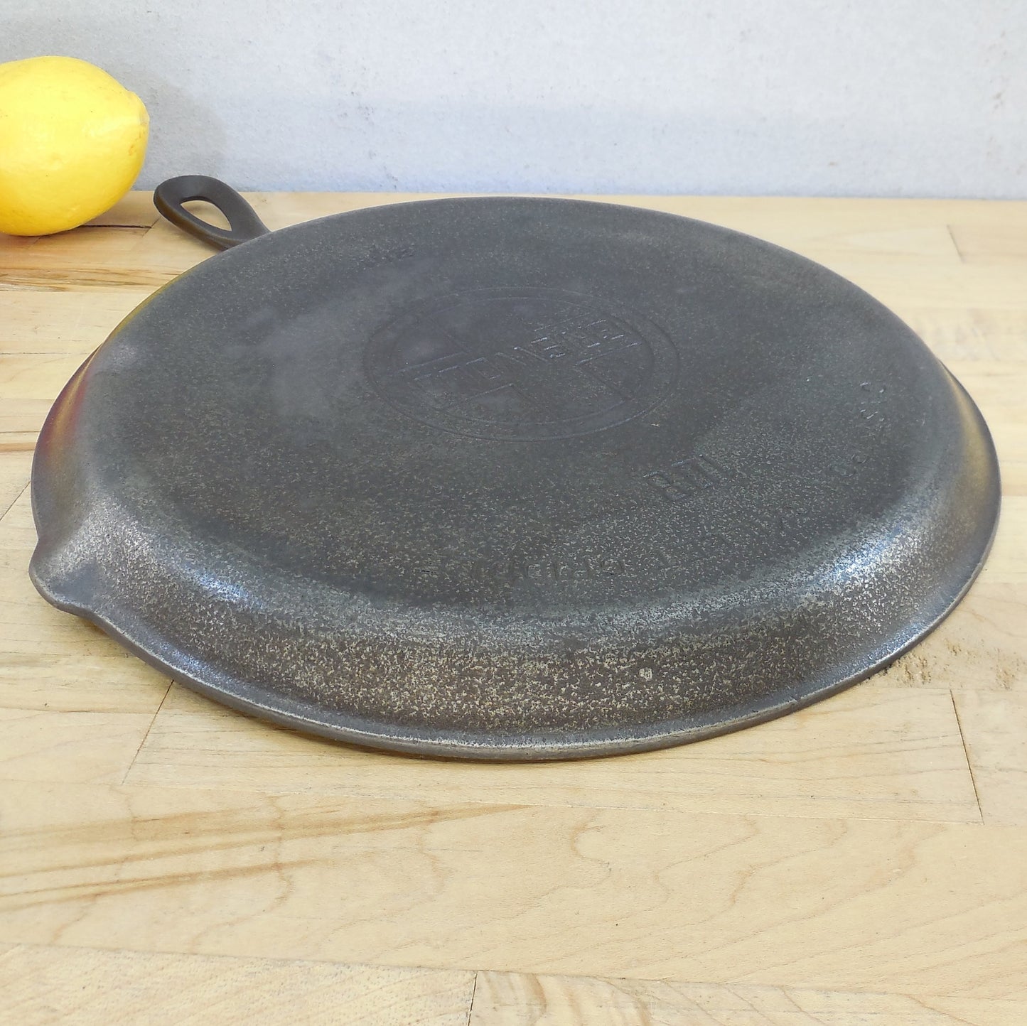 Griswold Cast Iron Skillet Griddle 108 201A Lg. Block Badge - Variation Vintage