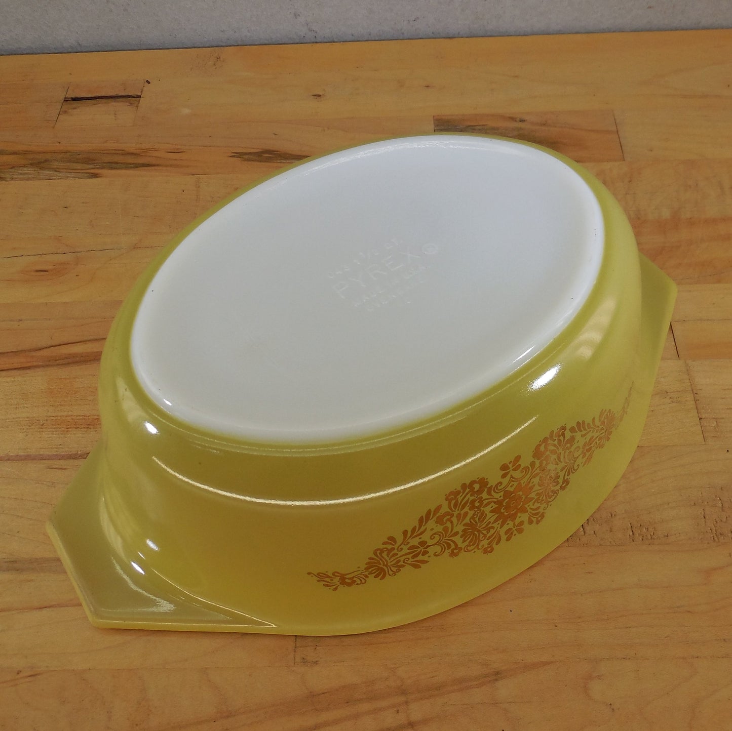 Pyrex Glass Golden Garland 1-1/2 Quart Casserole Dish 043 - No Lid