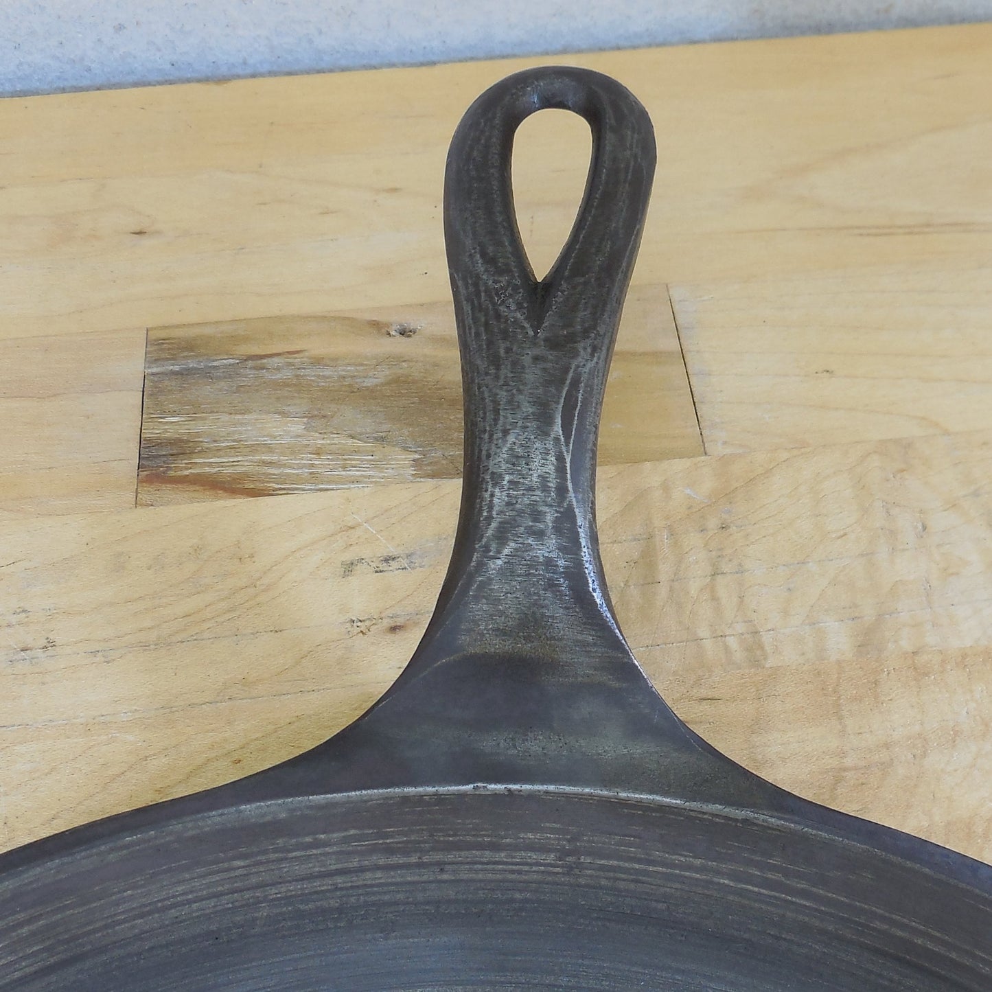 Griswold Cast Iron Skillet Griddle 108 201A Lg. Block Badge - Variation No Handle Numbers