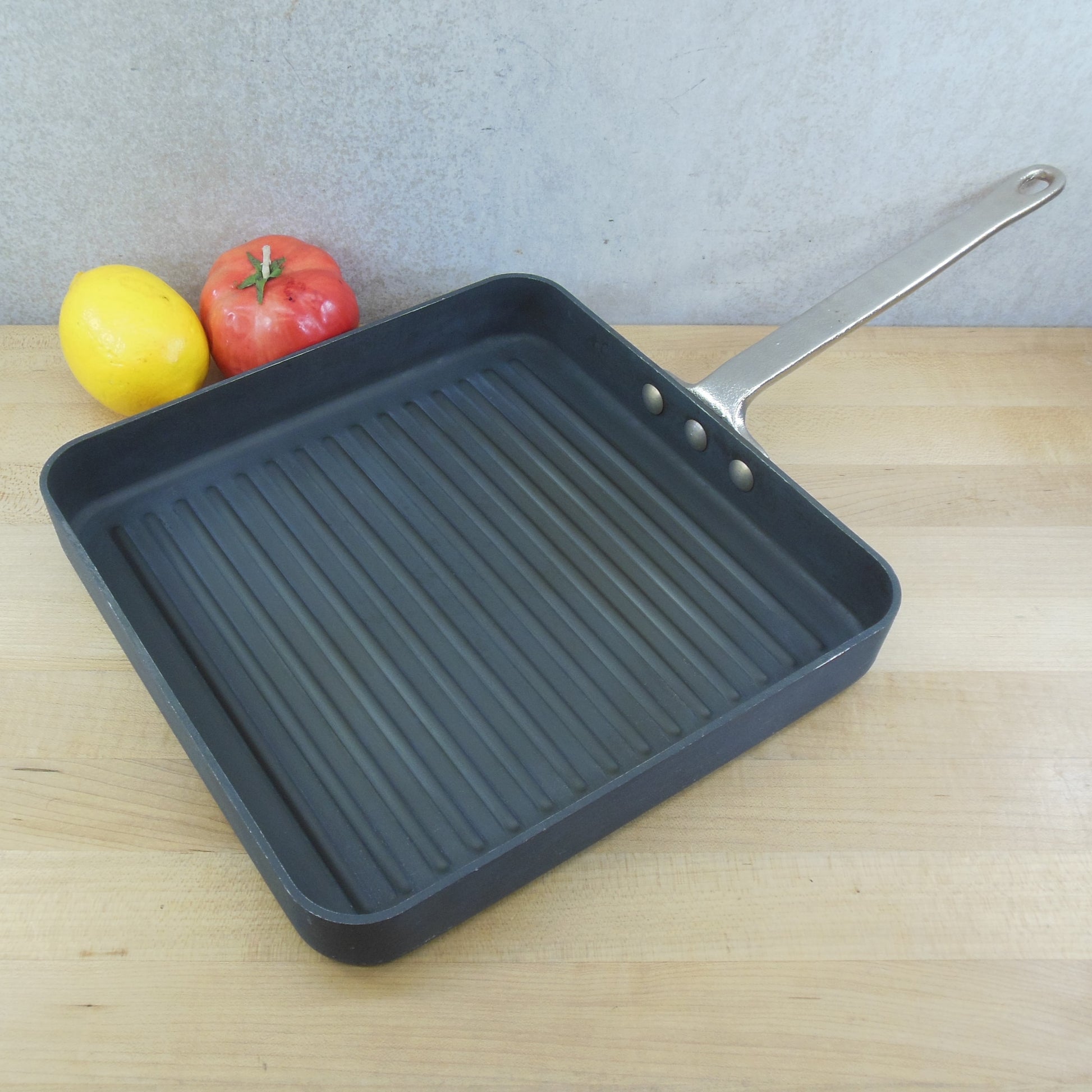 Commercial Aluminum Cookware Co. Calphalon Anodized 11 Grill Pan