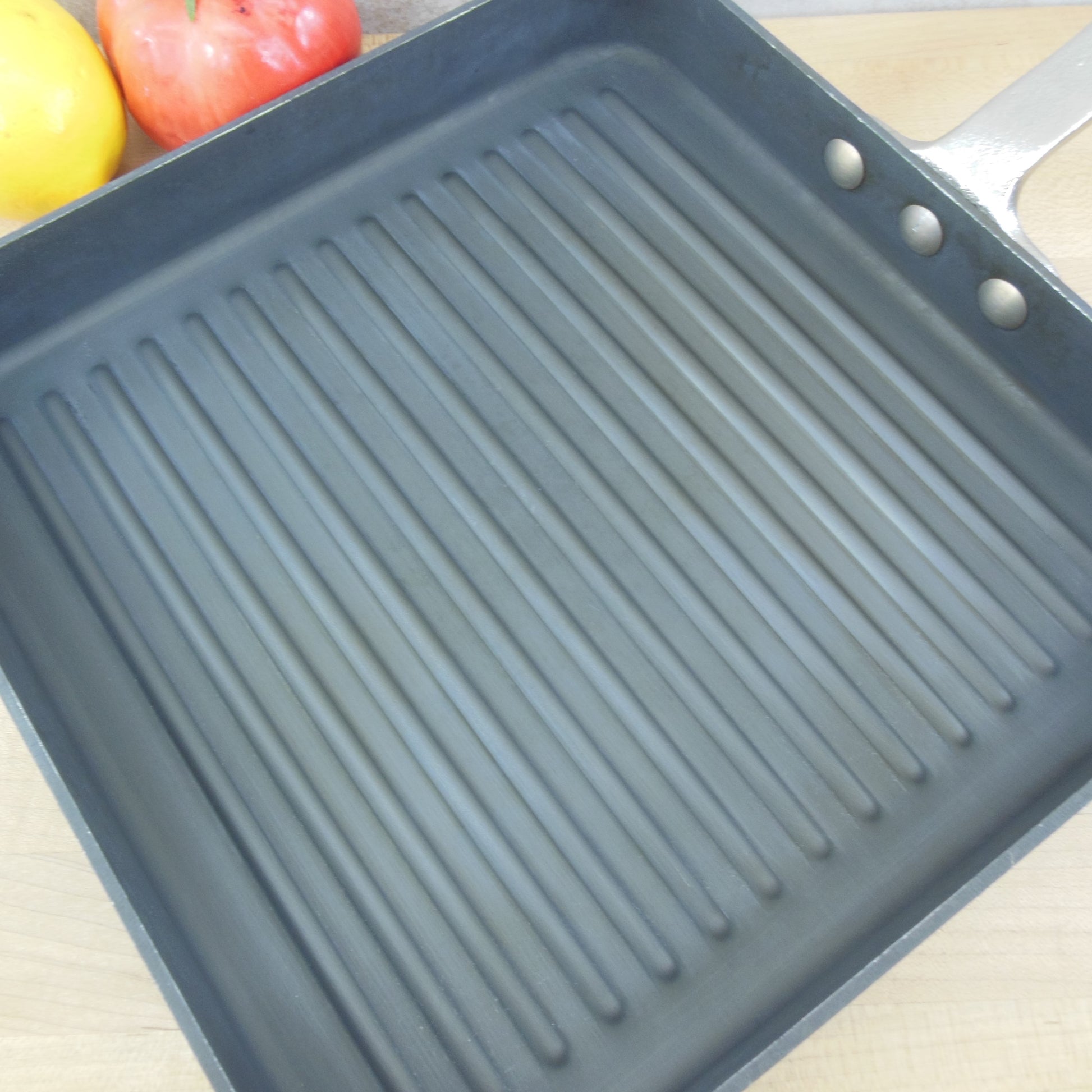 Commercial Aluminum Cookware Co. Calphalon Anodized 11 Grill Pan