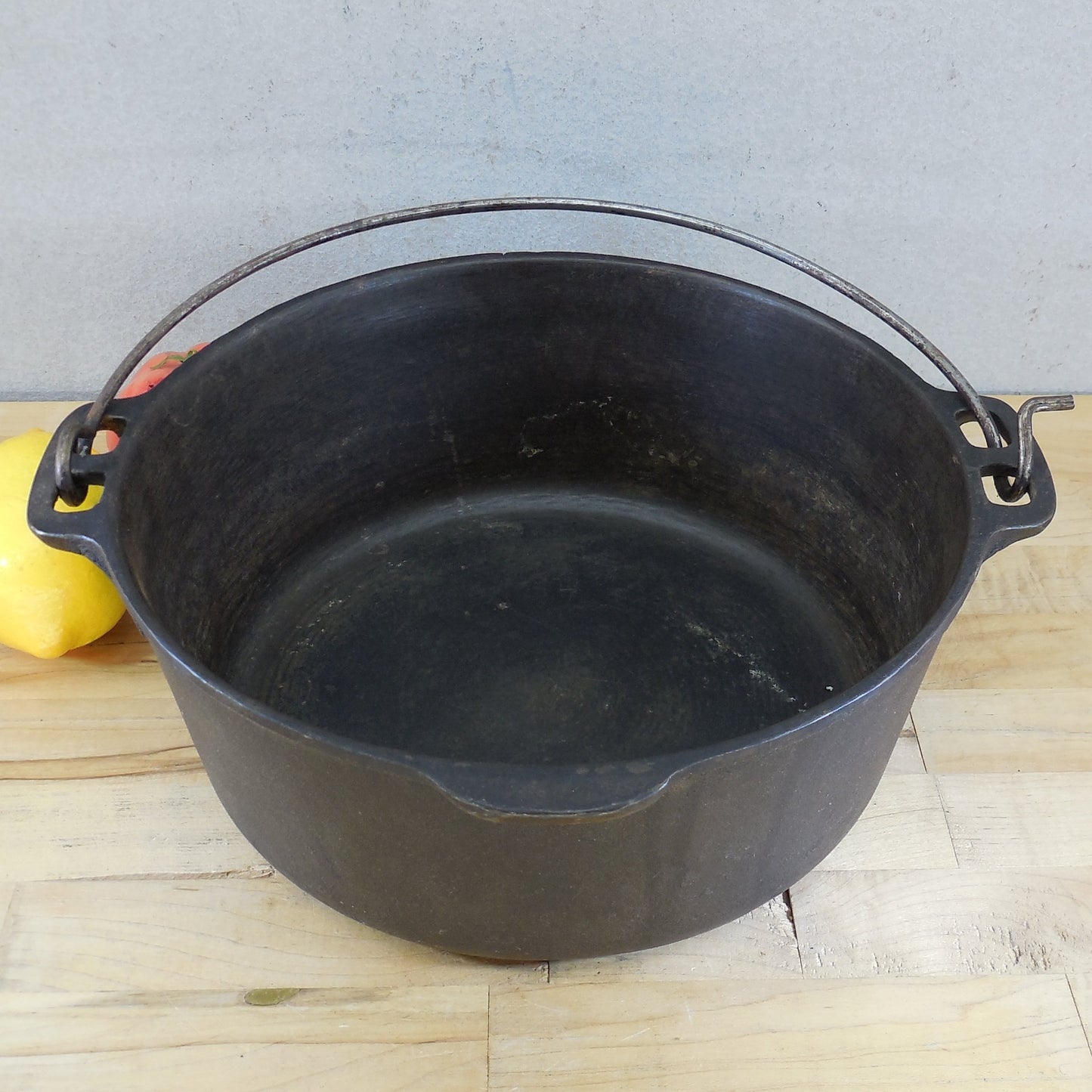 Wagner Ware Griswold Dual Badge 5 Quart Cast Iron Dutch Oven #8 No Lid Used