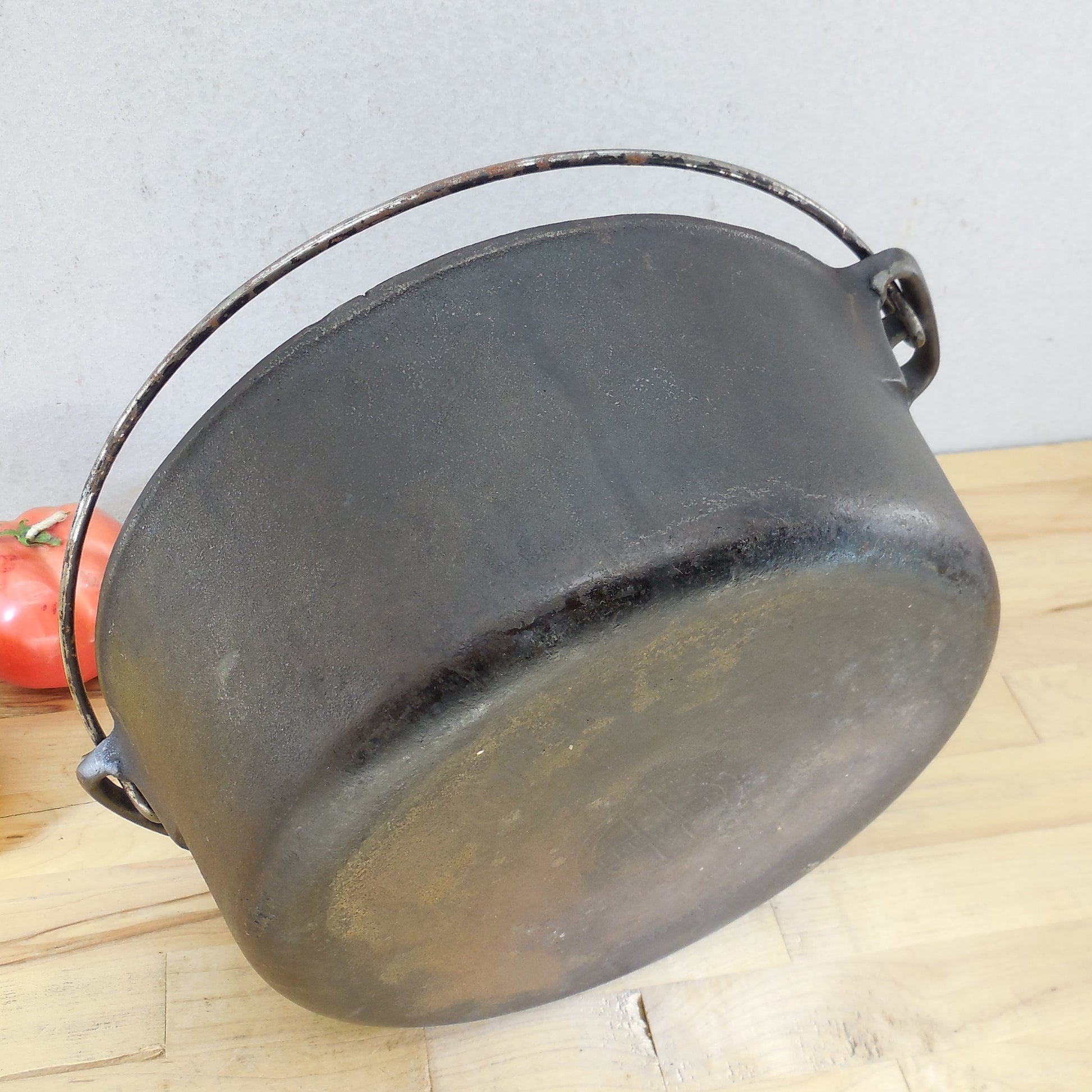 Wagner Ware Griswold Dual Badge 5 Quart Cast Iron Dutch Oven #8 No Lid Side