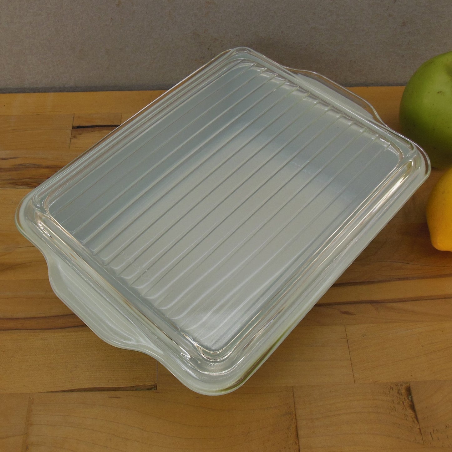 Pyrex Glass USA Large 1.5 Qt. Green Casserole Refrigerator Dish 0503 Ribbed Lid