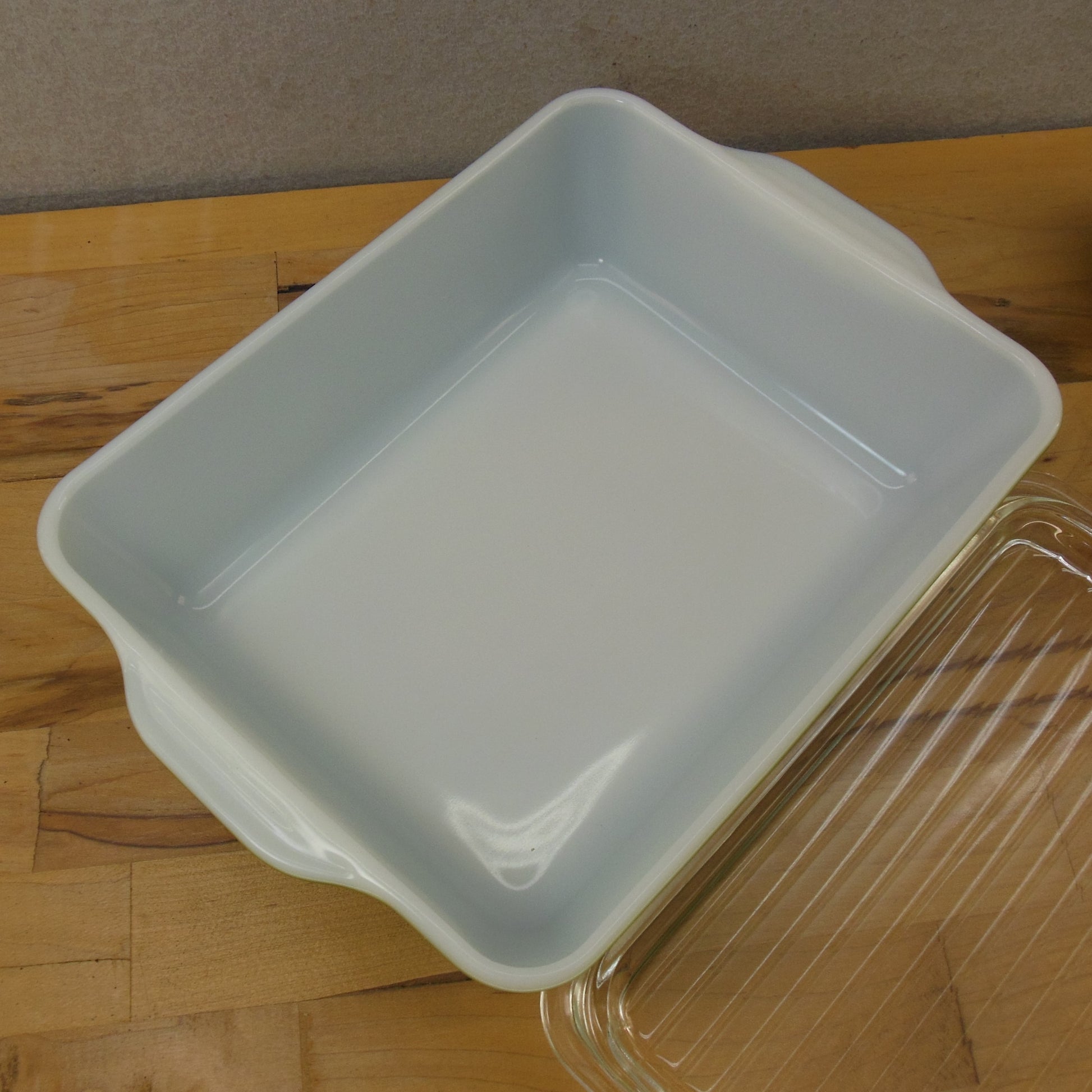 Pyrex Glass USA Large 1.5 Qt. Green Casserole Refrigerator Dish 0503 Vintage