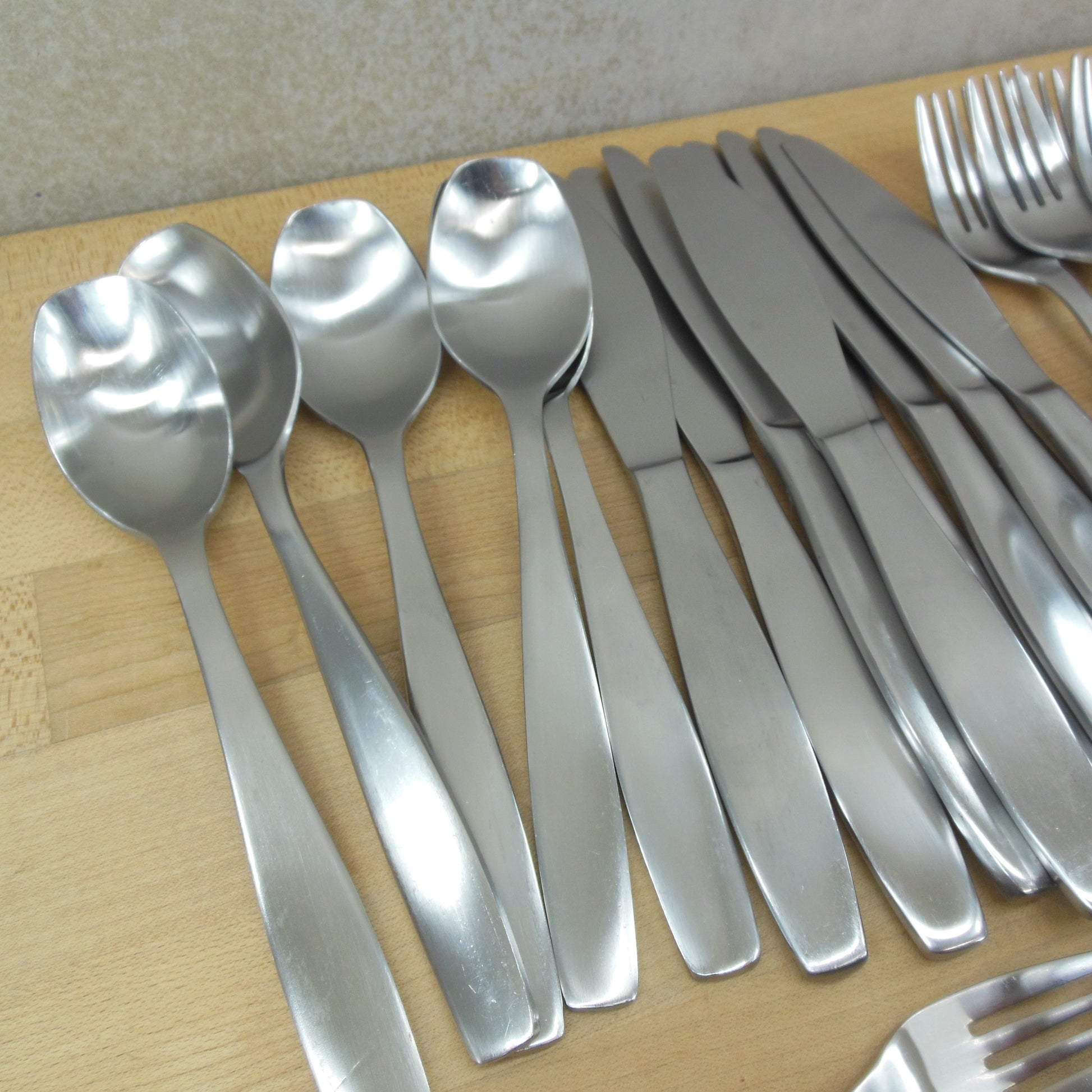 Gourmet Settings Non-Stop Stainless Flatware Partial Set 29 Pieces spoon knife