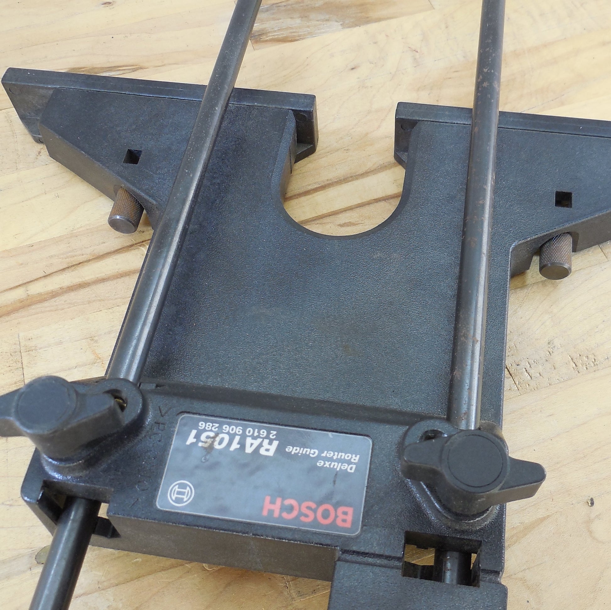 Bosch Deluxe Router Guide RA1051 Attachment used