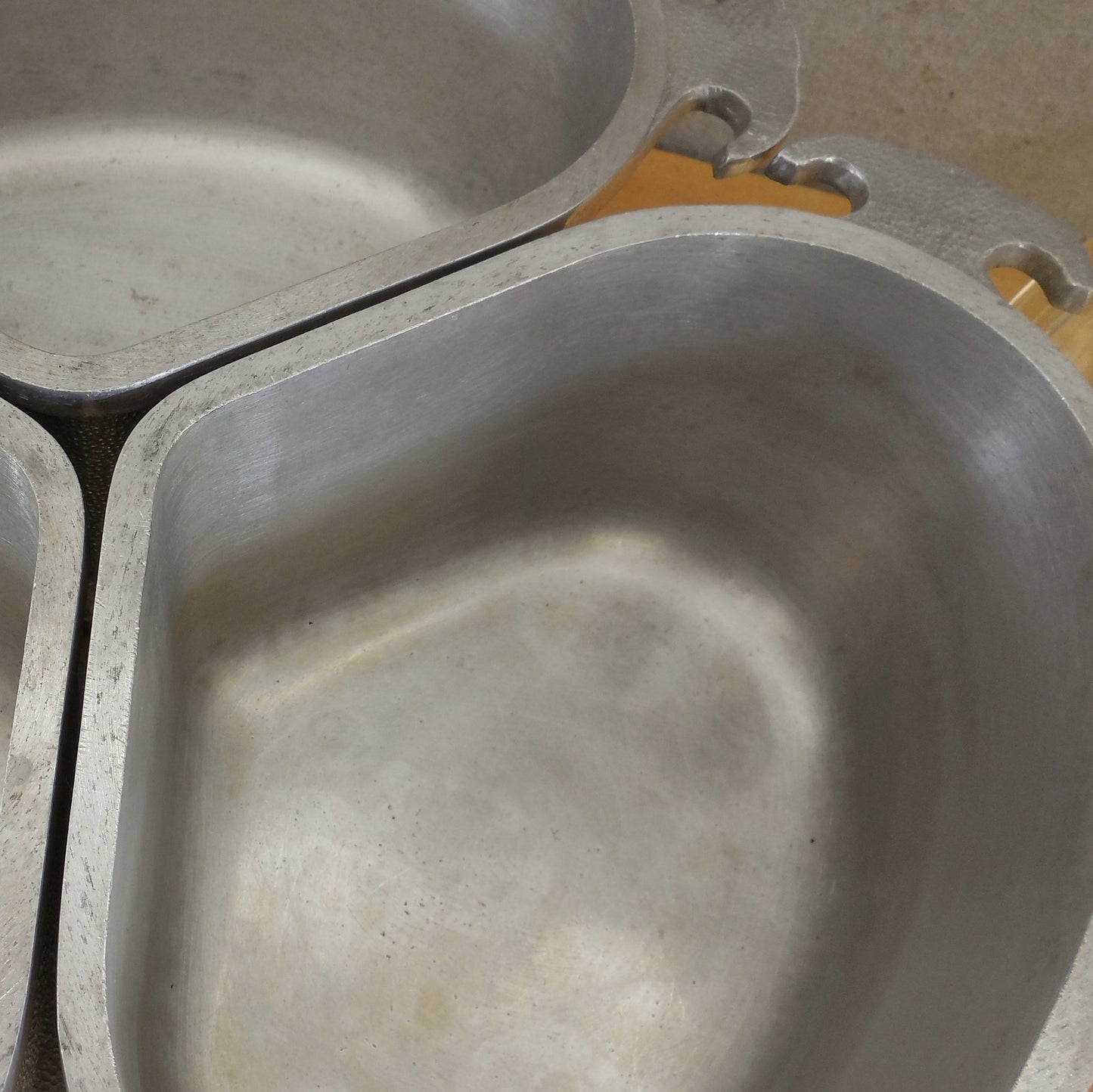 Guardian Service Ware Triangular Casserole Pan Pot 3 Set With Lids