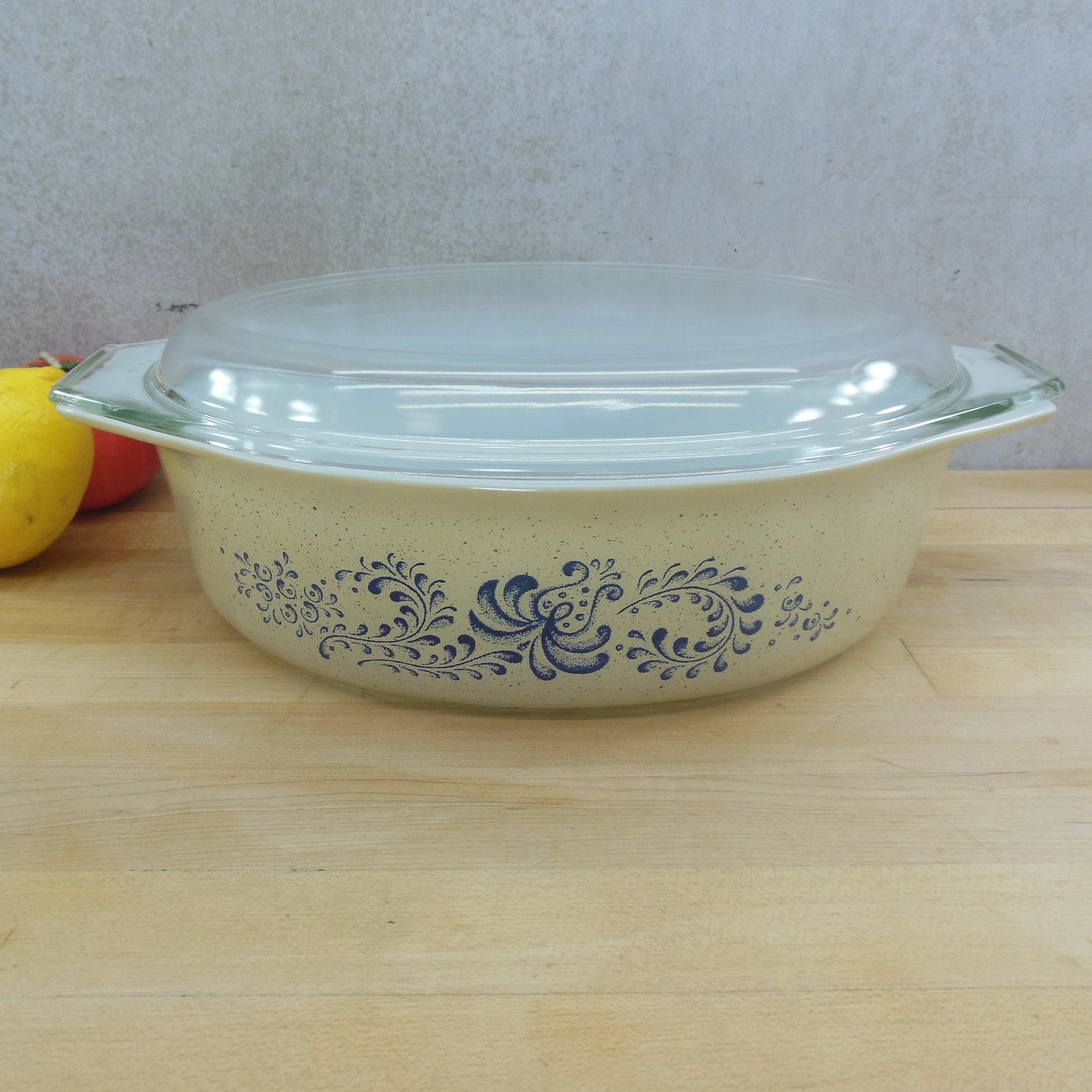 Pyrex Glass USA Homestead 2.5 Quart Lidded Oval Casserole 045