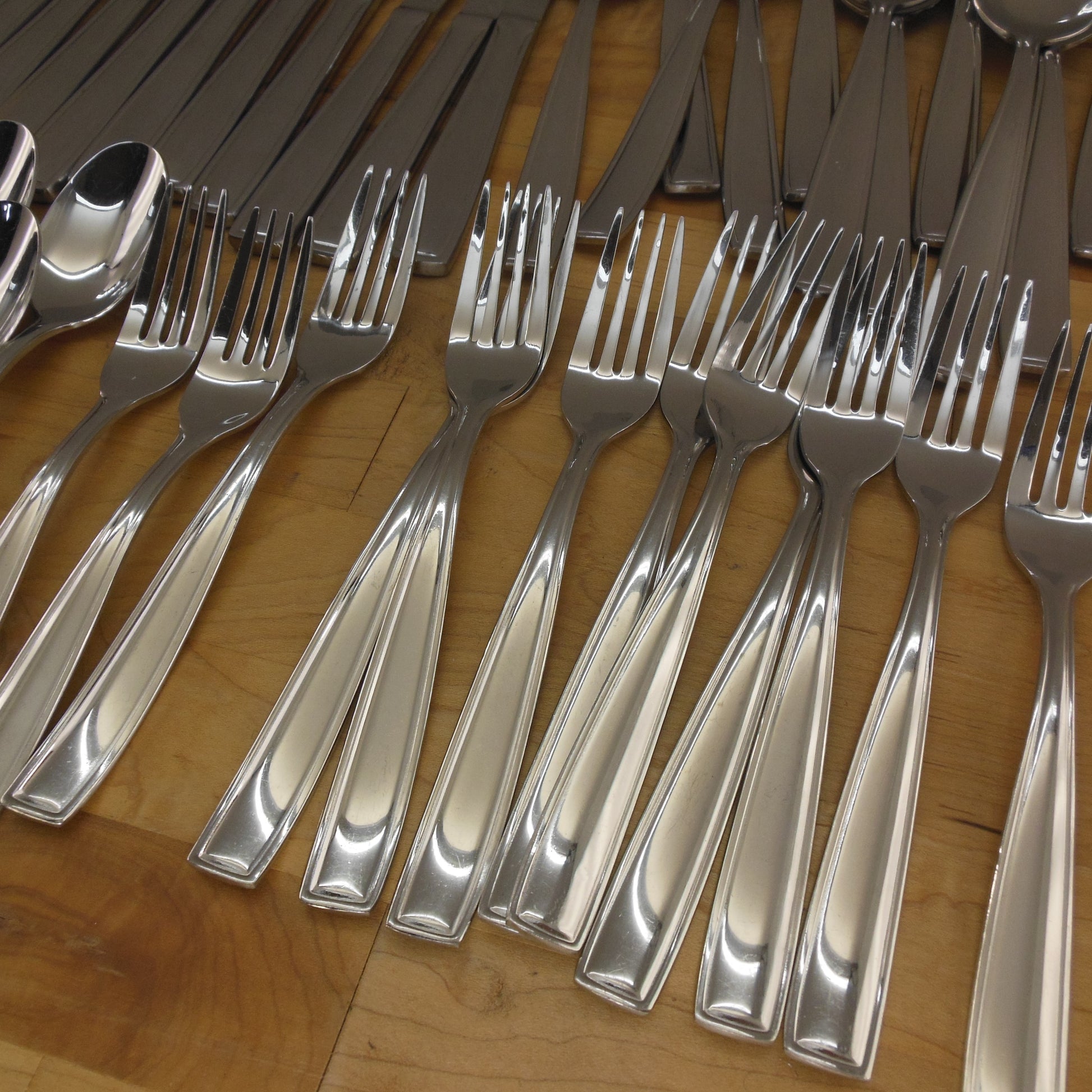 Hampton Silversmiths Harper Stainless Flatware Set 58 Pieces dinner salad forks