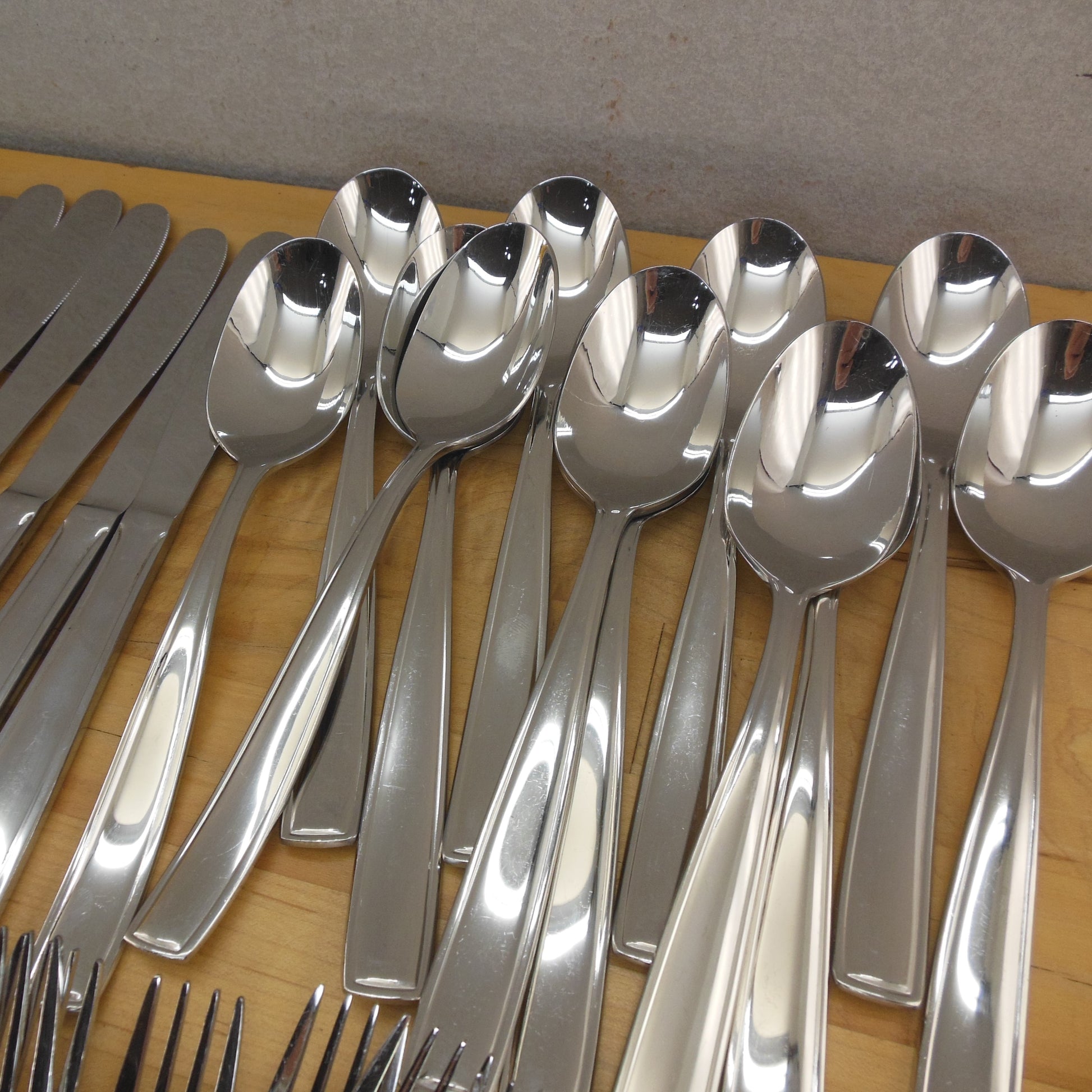 Hampton Silversmiths Harper Stainless Flatware Set 58 Pieces used