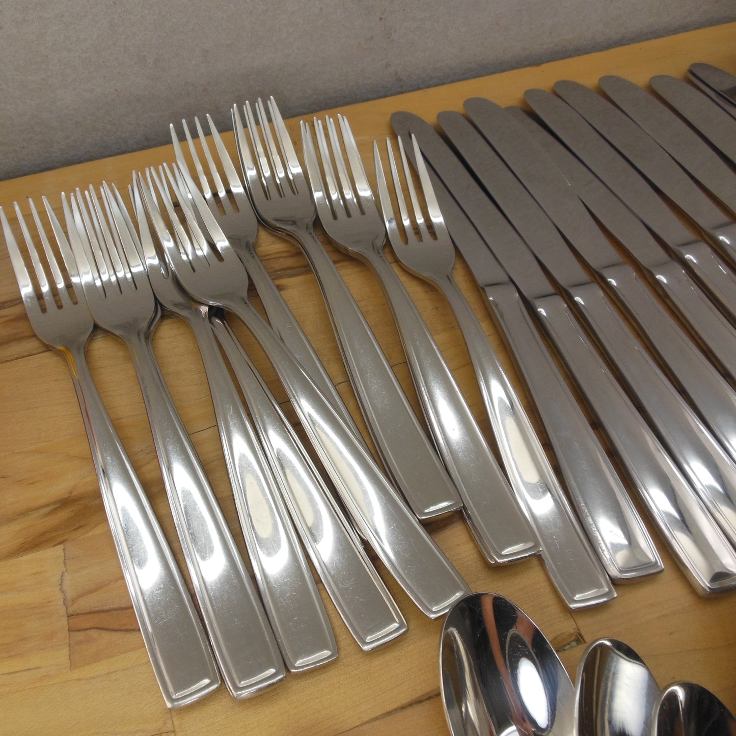 Hampton Silversmiths Harper Stainless Flatware Set 58 Pieces dinner knives
