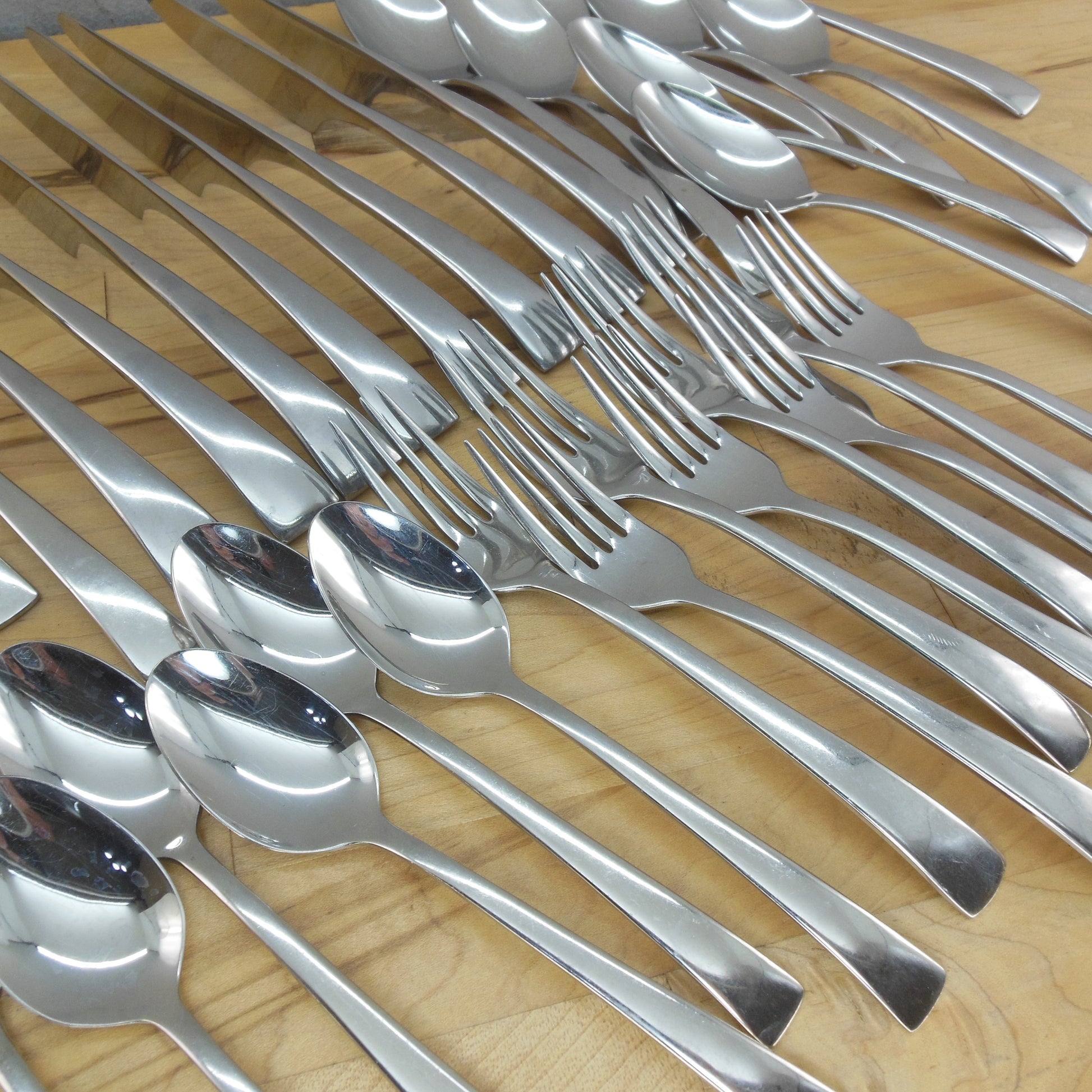 J A Henckels Bellasera Stainless Steel 18/10 Glossy Flatware Set Lot 39 Pcs Spoons