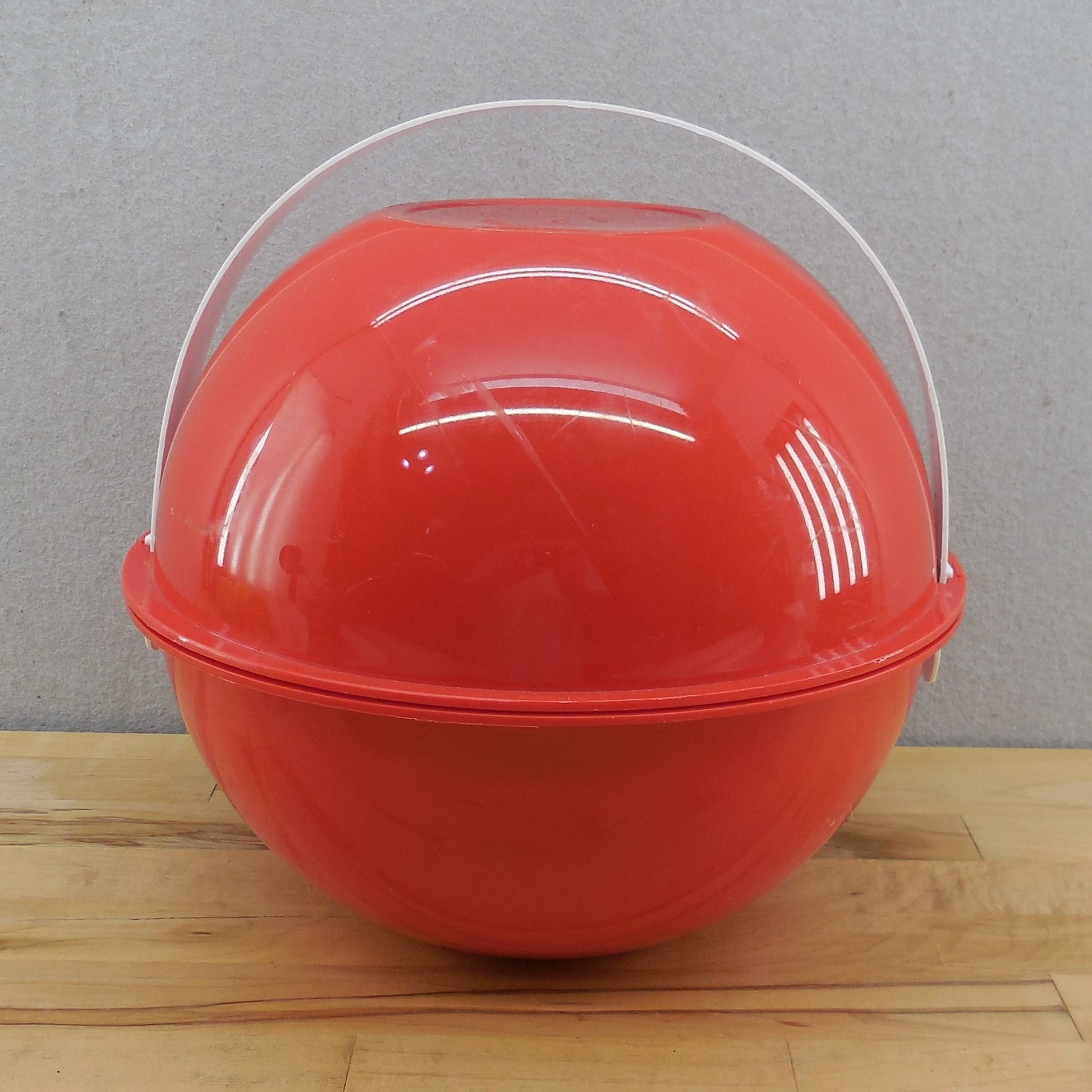Ingrid Chicago 1970's Plastic Party Ball Picnic Camping Dish Set Used