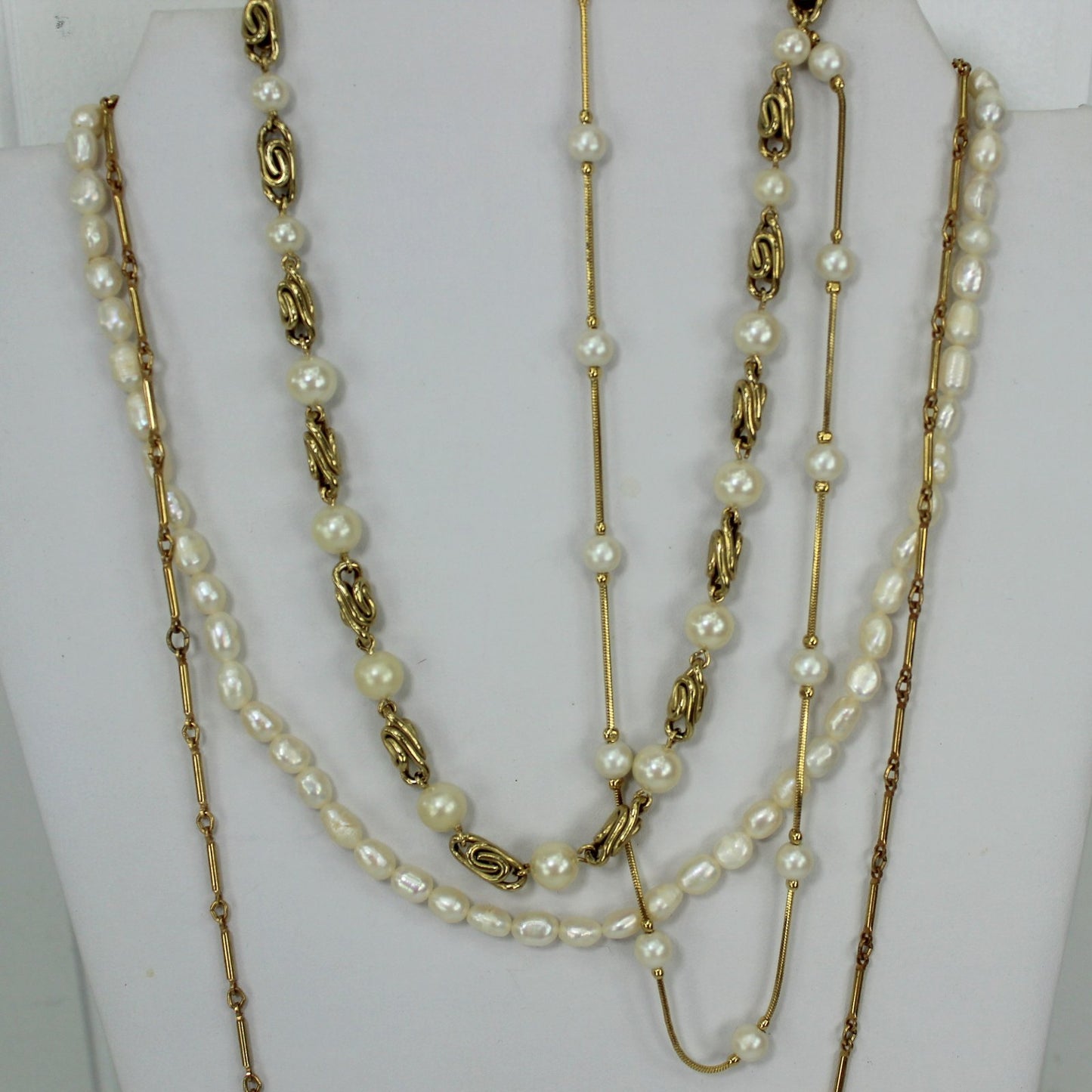 Lot Collection 15 Vintage Necklaces Pearls Bold Choker Multi Strand Unmarked gold tone with pearls and plain chain