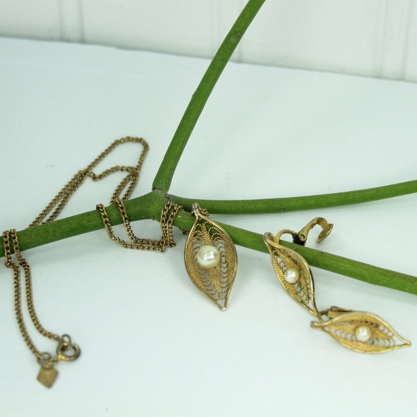 Sarah Coventry Necklace Clip Earrings Set Filigree Pearl closeup set
