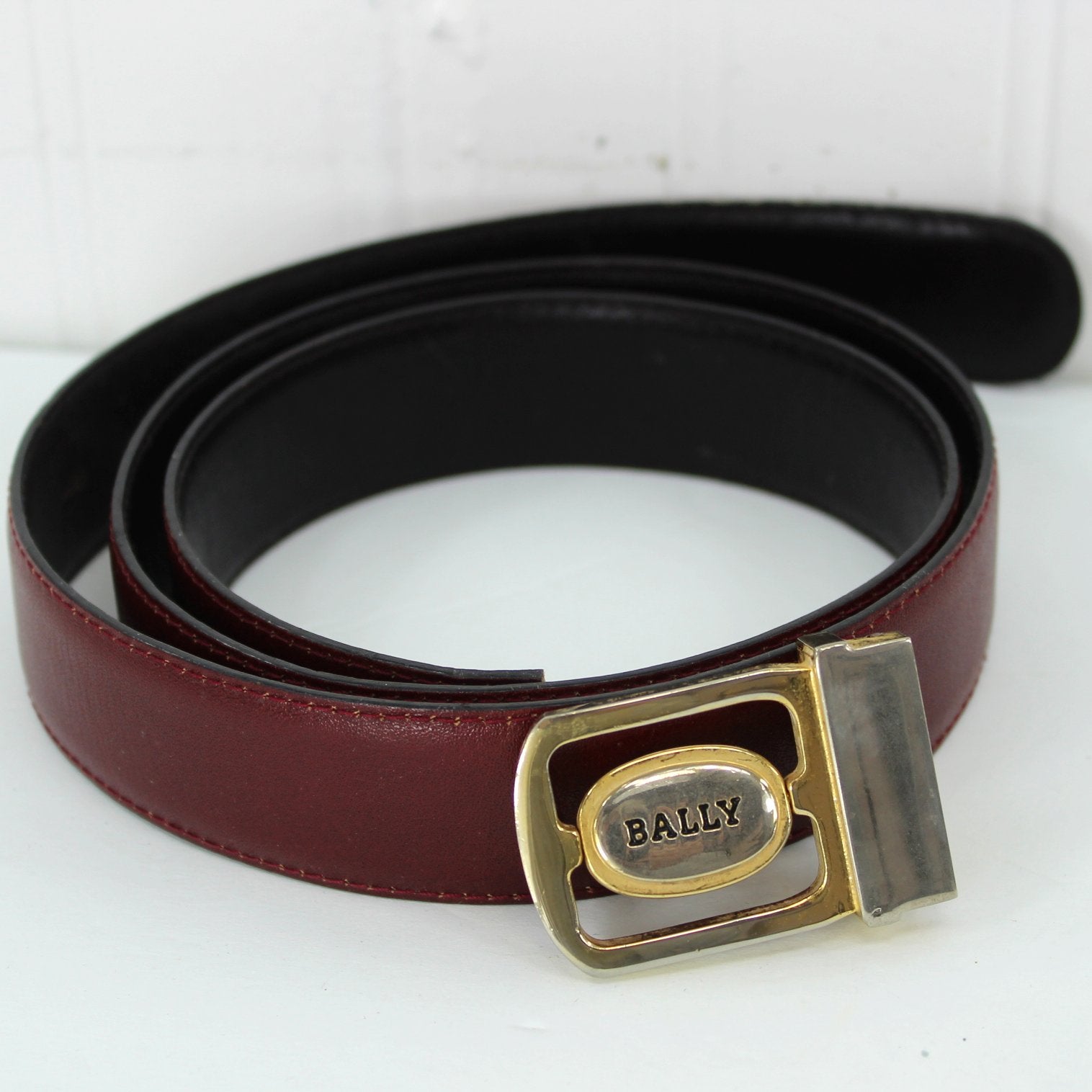 Bally Logo Reversible Belt Black Burgundy Size 42" Italy Pre Owned burgundy side of leather