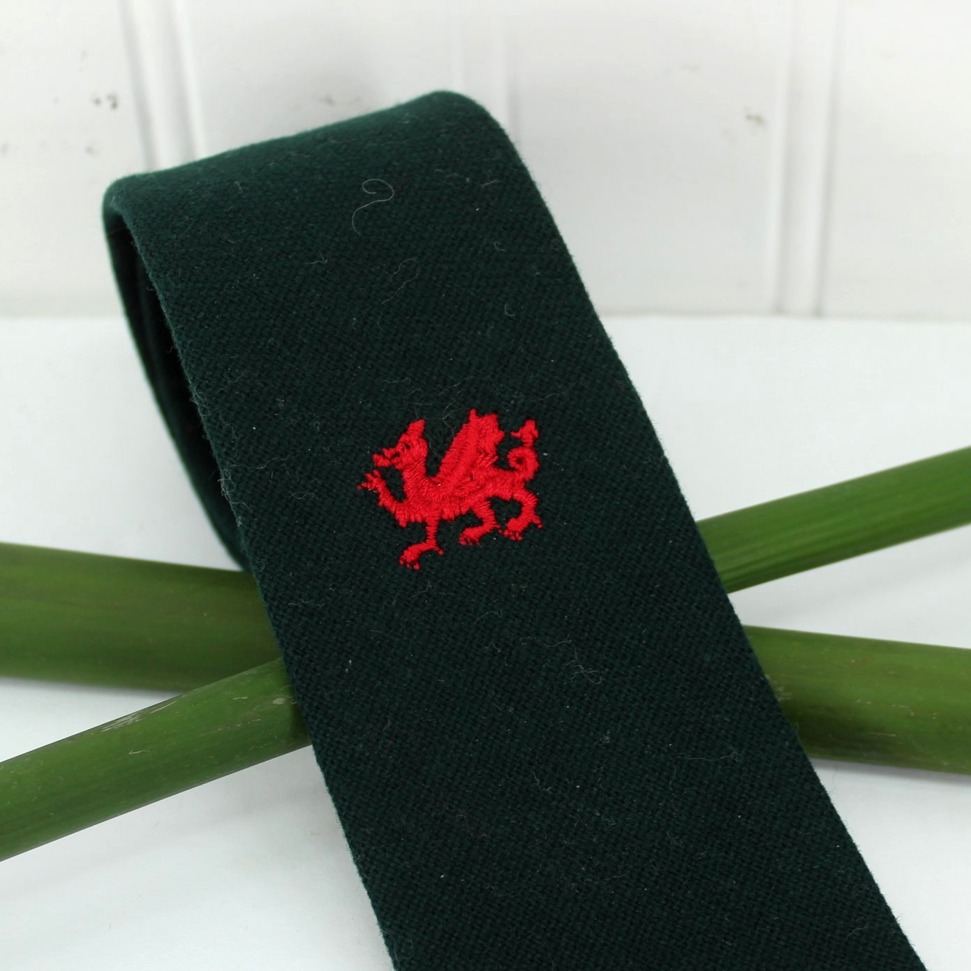 Cambrian UK Skinny Wool Necktie Dark Green Lion Red 55" X 3" closeup lion