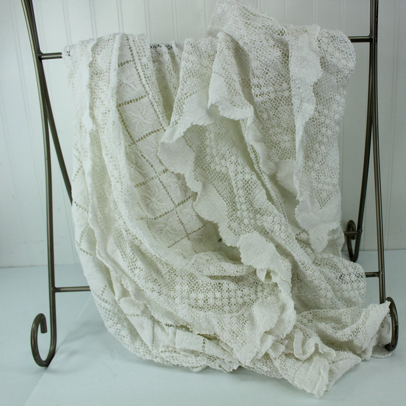 Older 1940s 50s Lace White Table Cloth Elegant Hevy Vraiety Weave 75" X 90"