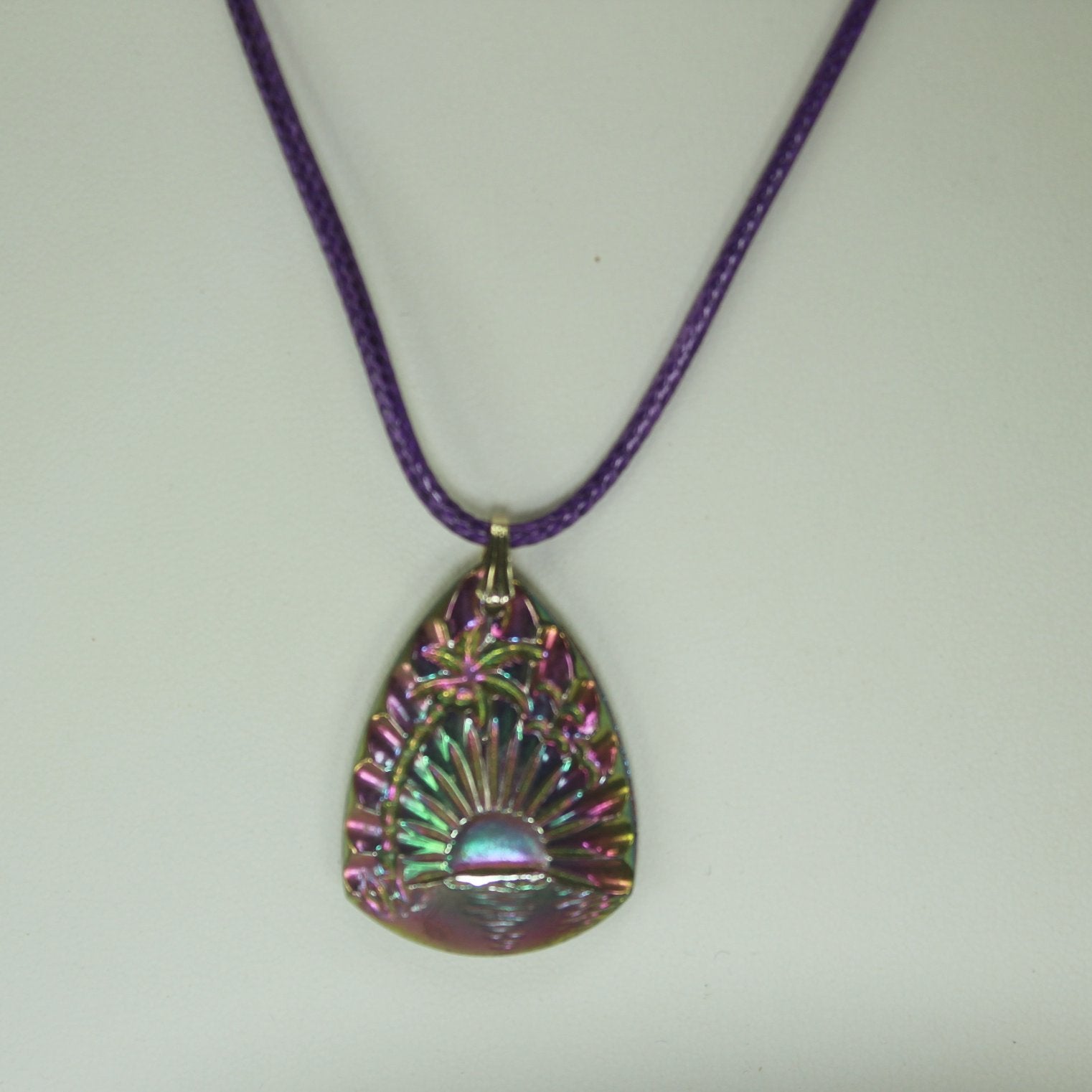 1980s Hologram Rare Glass Pendant Necklace Colorful Dimensional Tropic ...