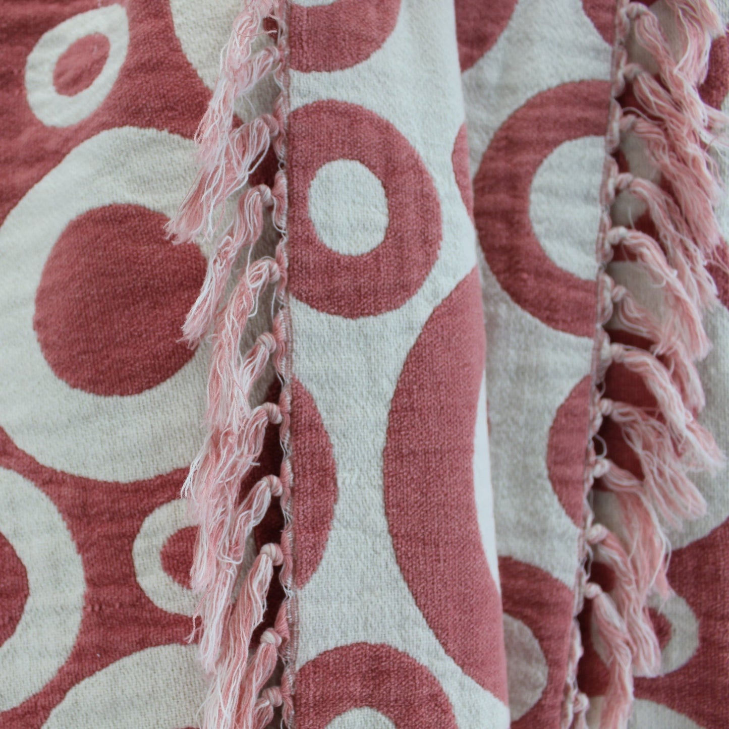 Fringed All Cotton Throw Blanket Rose Pink White Rings Design closeup view both sides