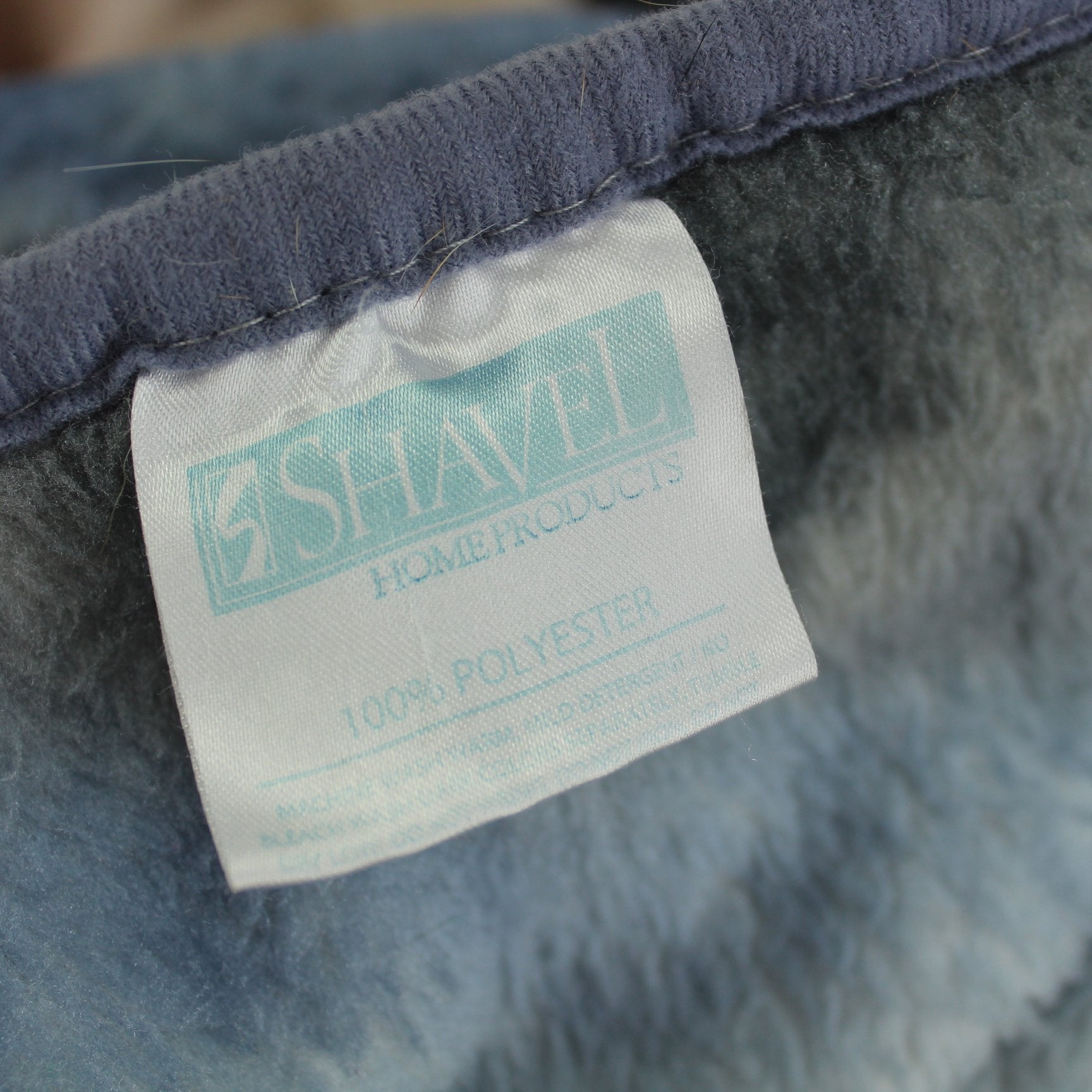 Shavel Polyester Throw Blanket Wolf Beautiful Colors Grey Blues Peach orig ribbon tag