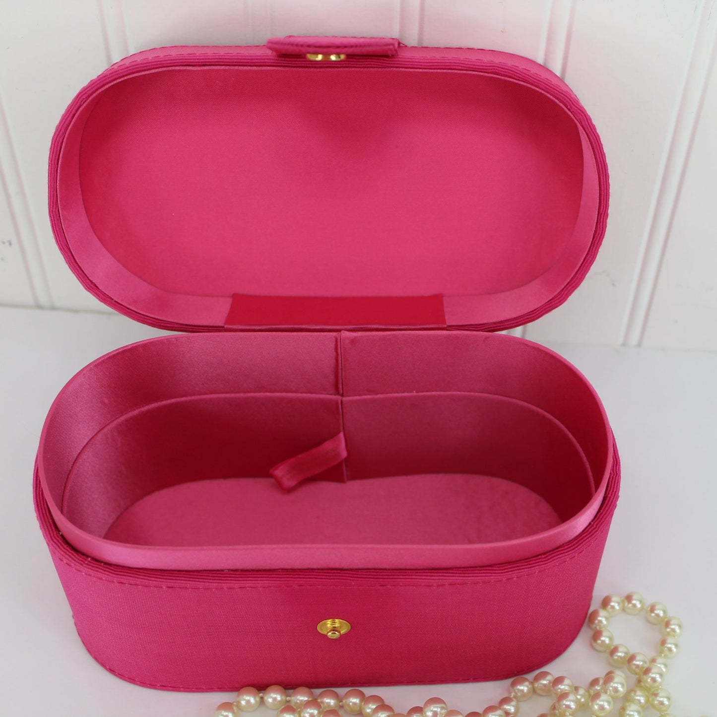 Lariat Rope Necklace 88" Knotted Pearls Estee Lauder Pink Fabric Box box open show tag