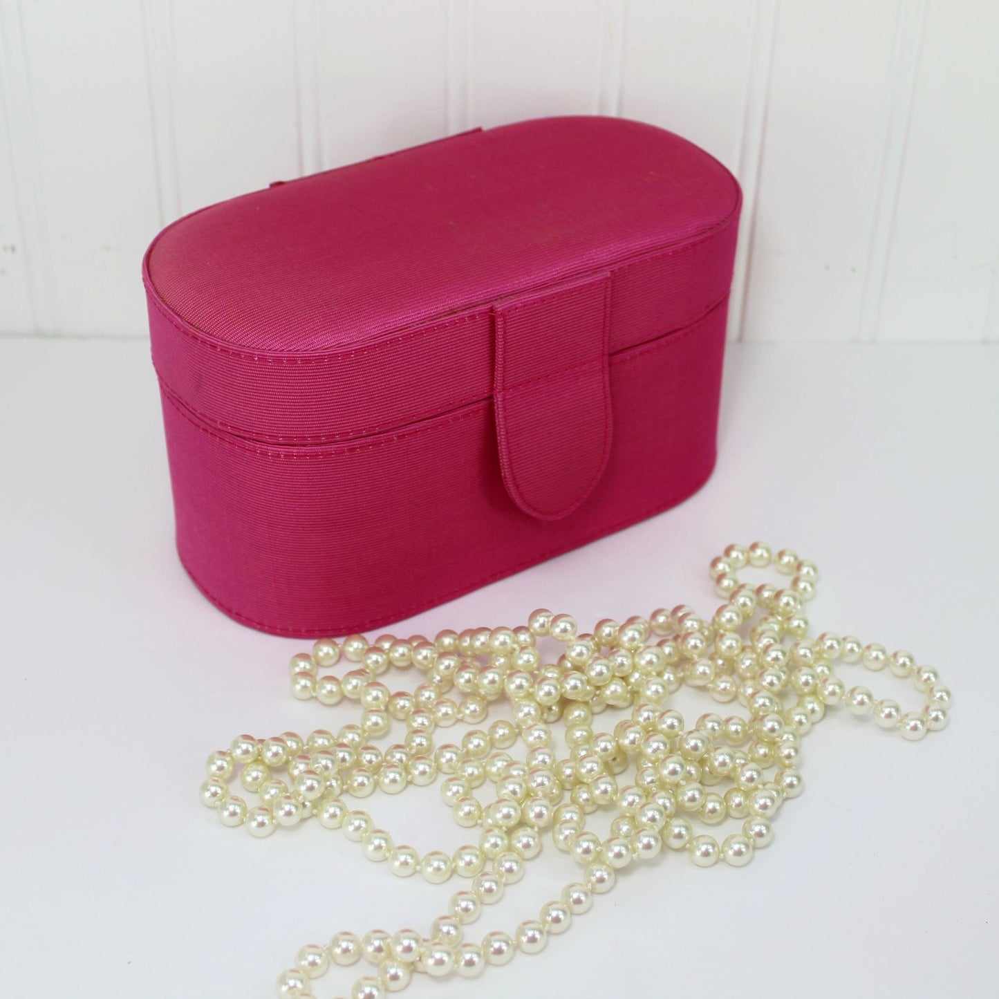 Lariat Rope Necklace 88" Knotted Pearls Estee Lauder Pink Fabric Box box closed pearls cluster pix