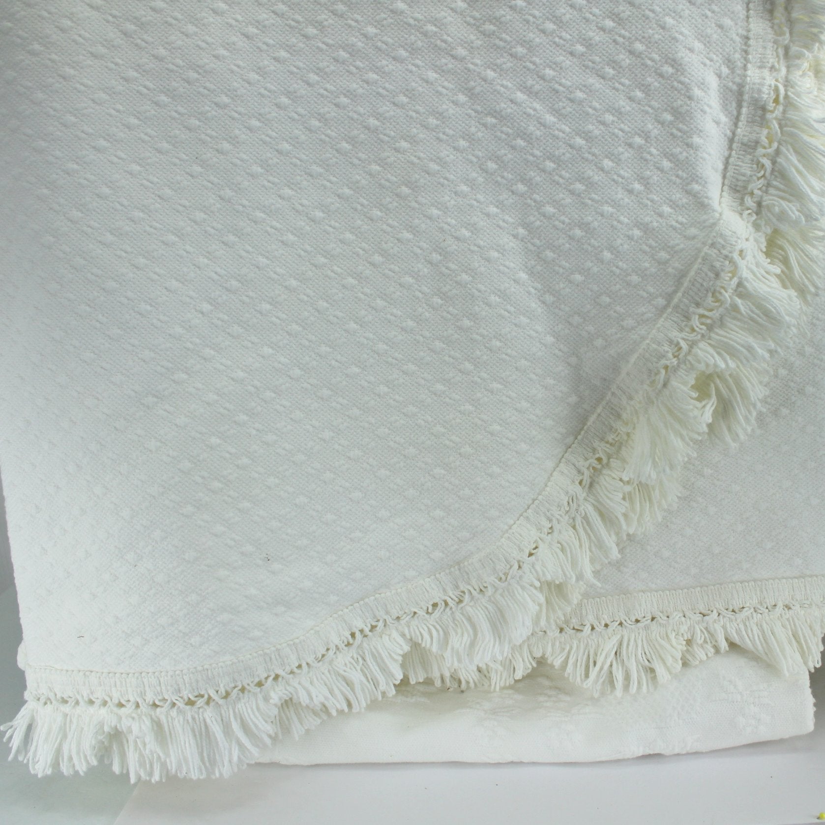 Bates of Maine Cotton Bedspread Embossed 2000 White Floral Woven Design Matelasse closeup skirt design fringe